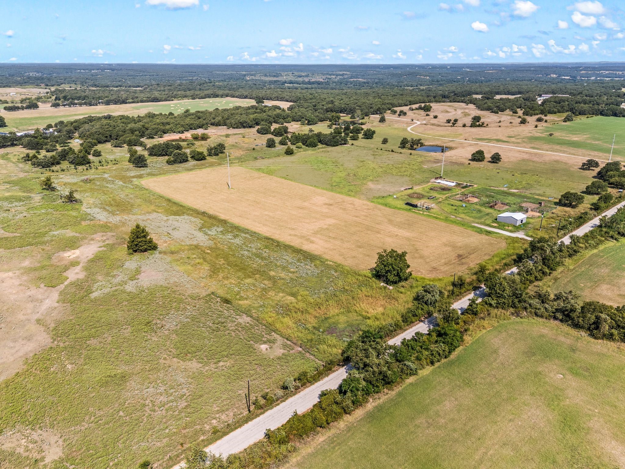 Property photo 04 of 836 County Road 1895, Sunset, TX 76270 | MLS #21043407