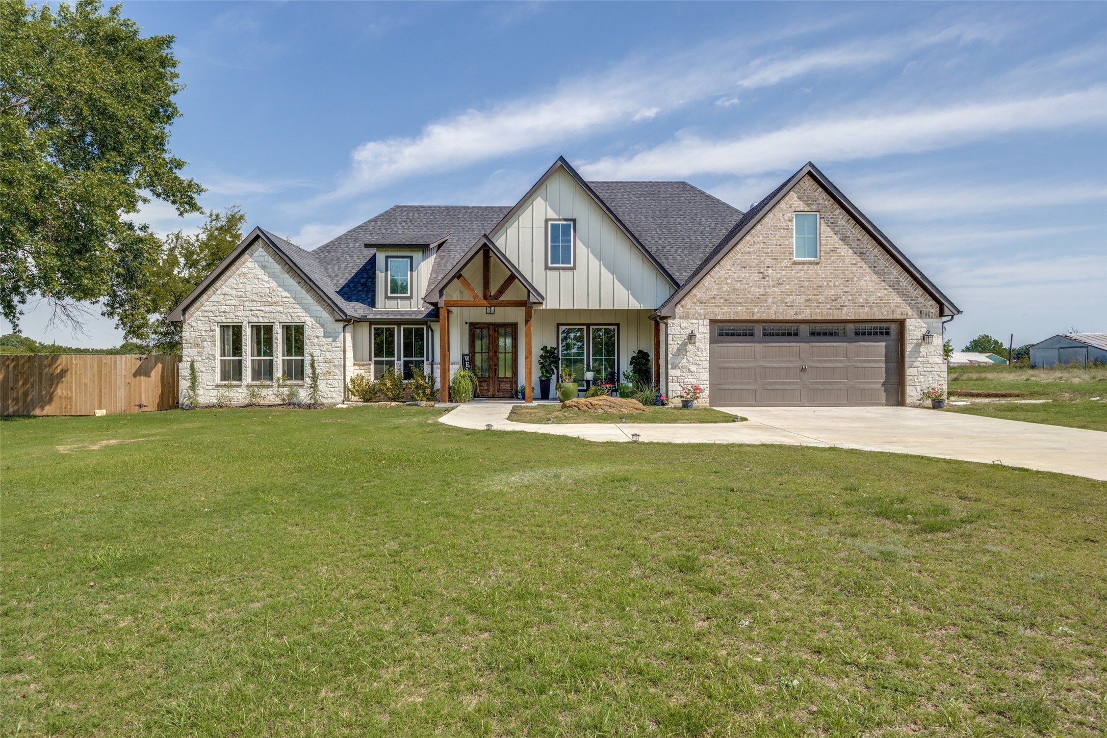 Property photo 01 of 9425 Dripping Springs Road, Denison, TX 75021 | MLS #21045111