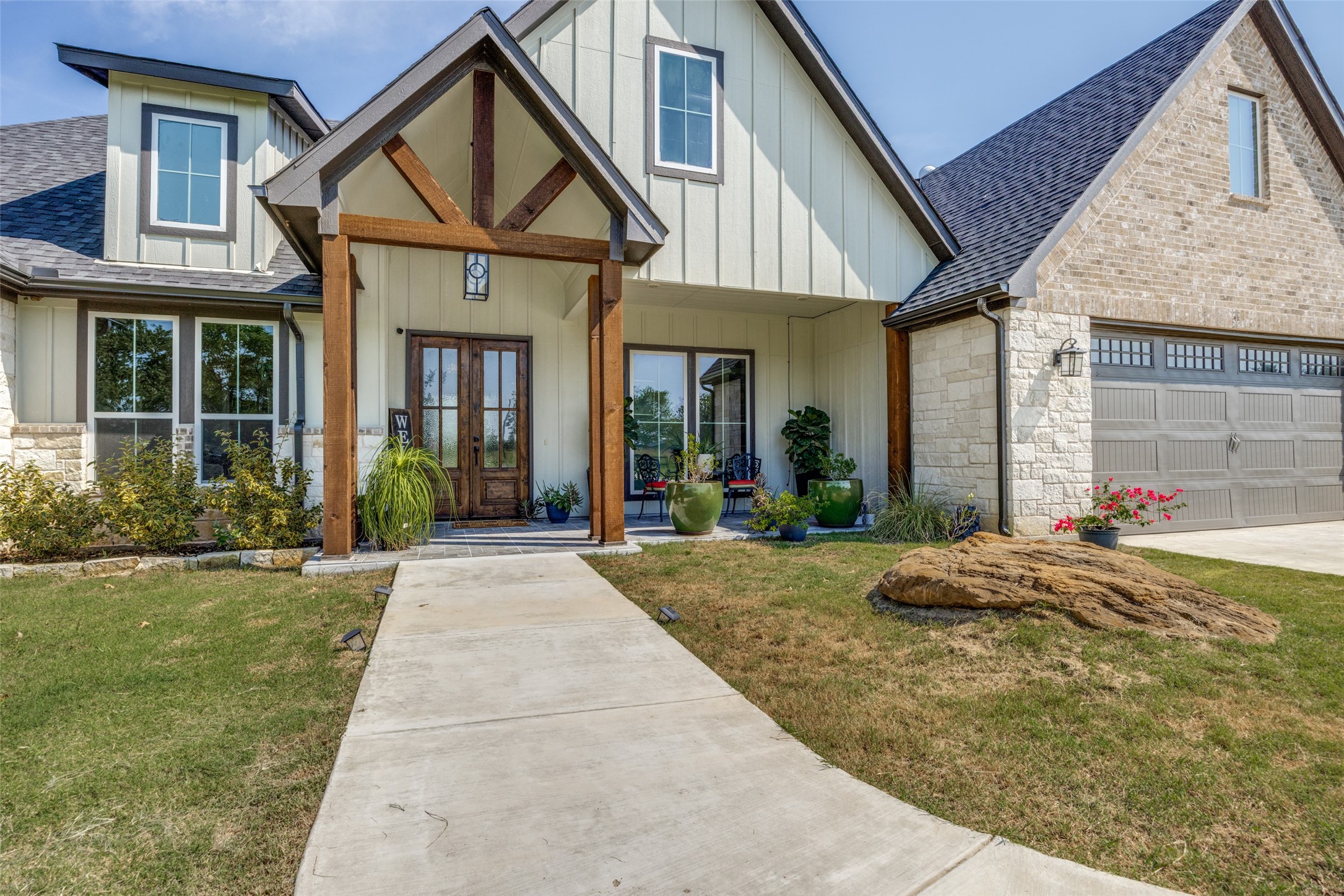 Property photo 02 of 9425 Dripping Springs Road, Denison, TX 75021 | MLS #21045111