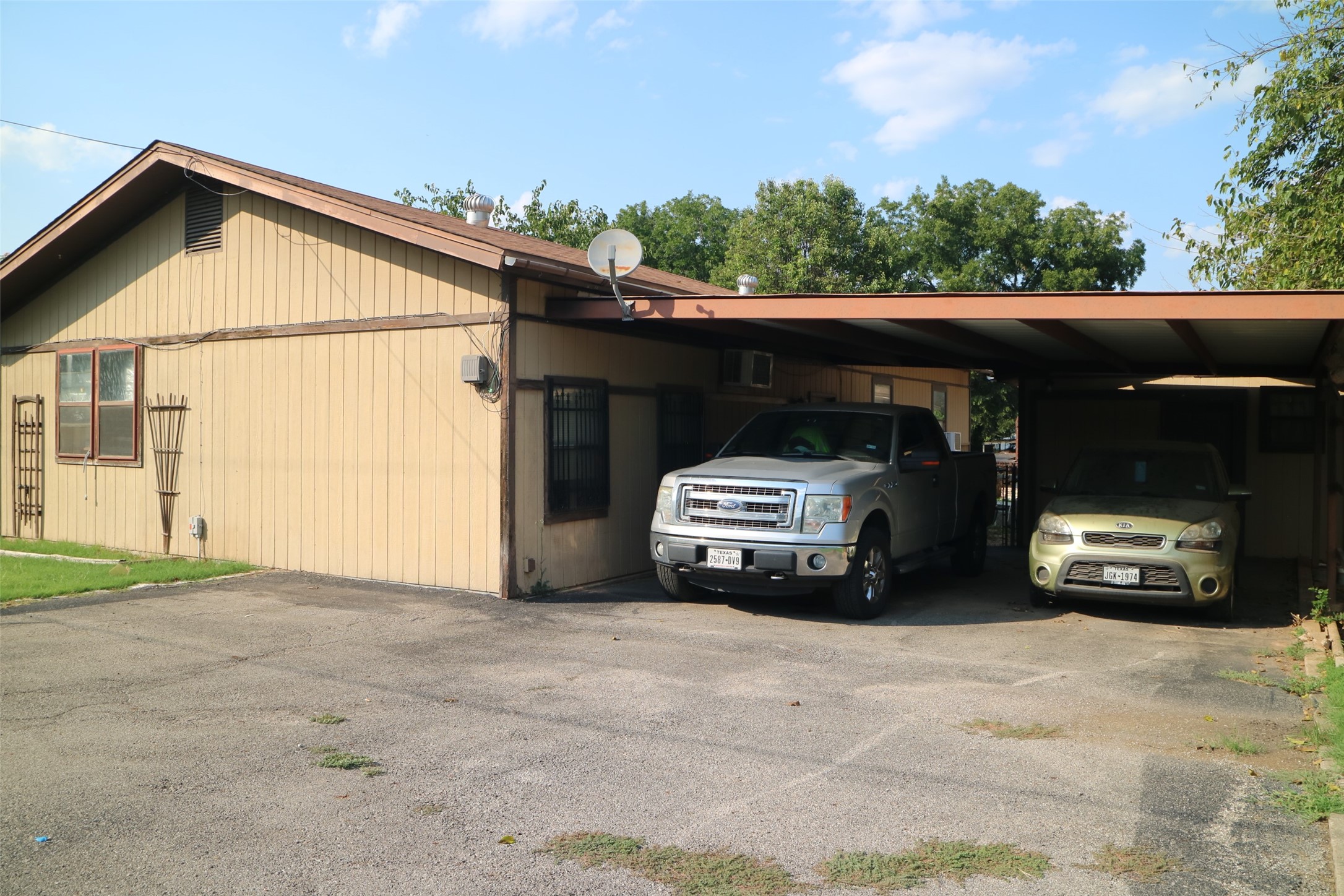 Property photo 03 of 3601 Greenbrook Street, Granbury, TX 76048 | MLS #21045660