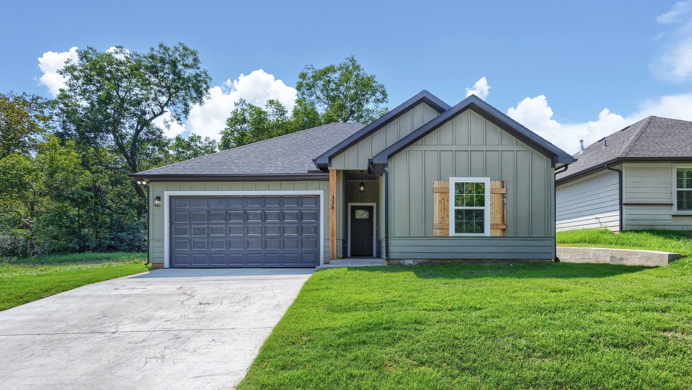 Property photo 01 of 326 W Day Street, Denison, TX 75020 | MLS #21046842