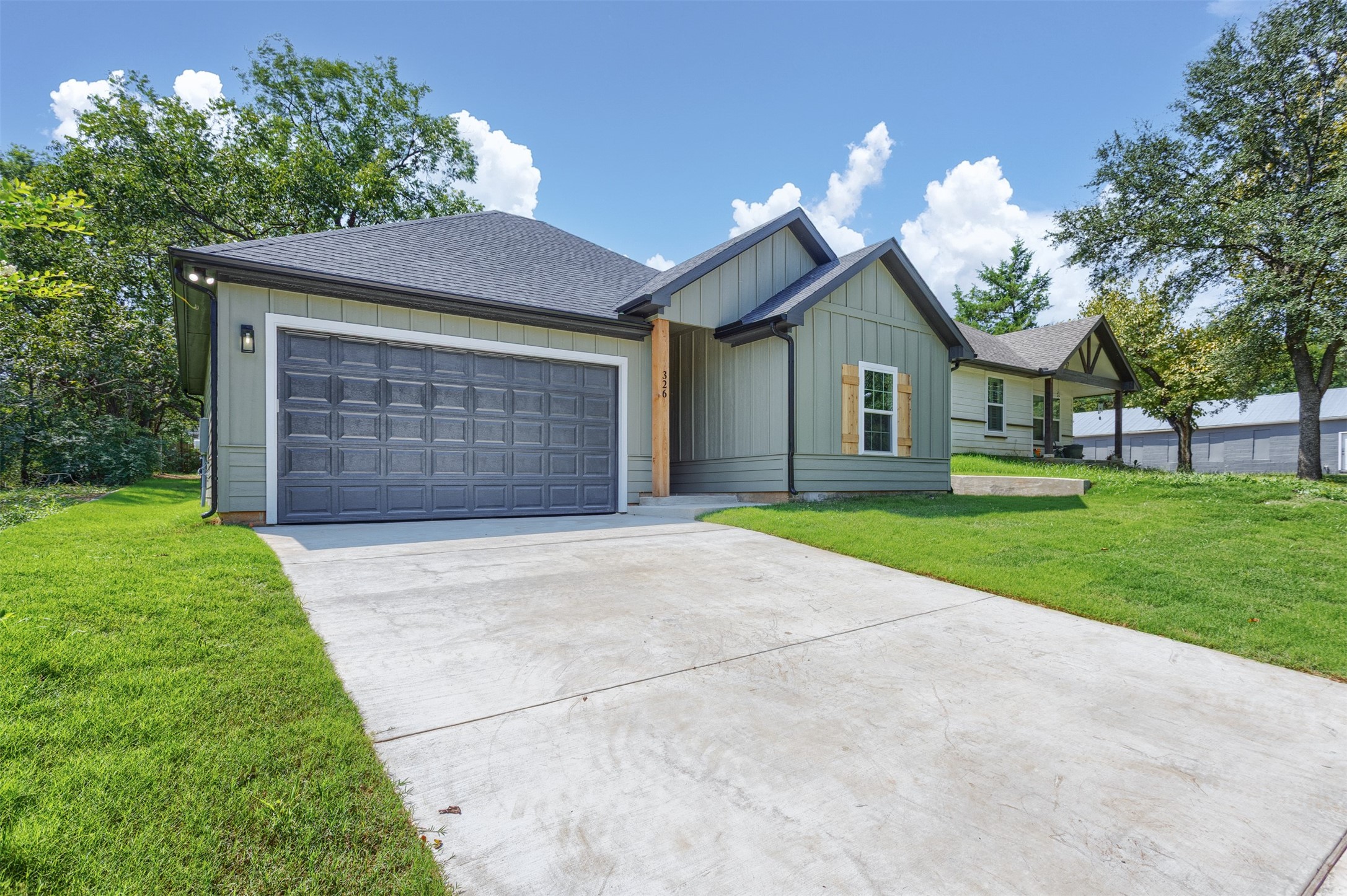 Property photo 02 of 326 W Day Street, Denison, TX 75020 | MLS #21046842