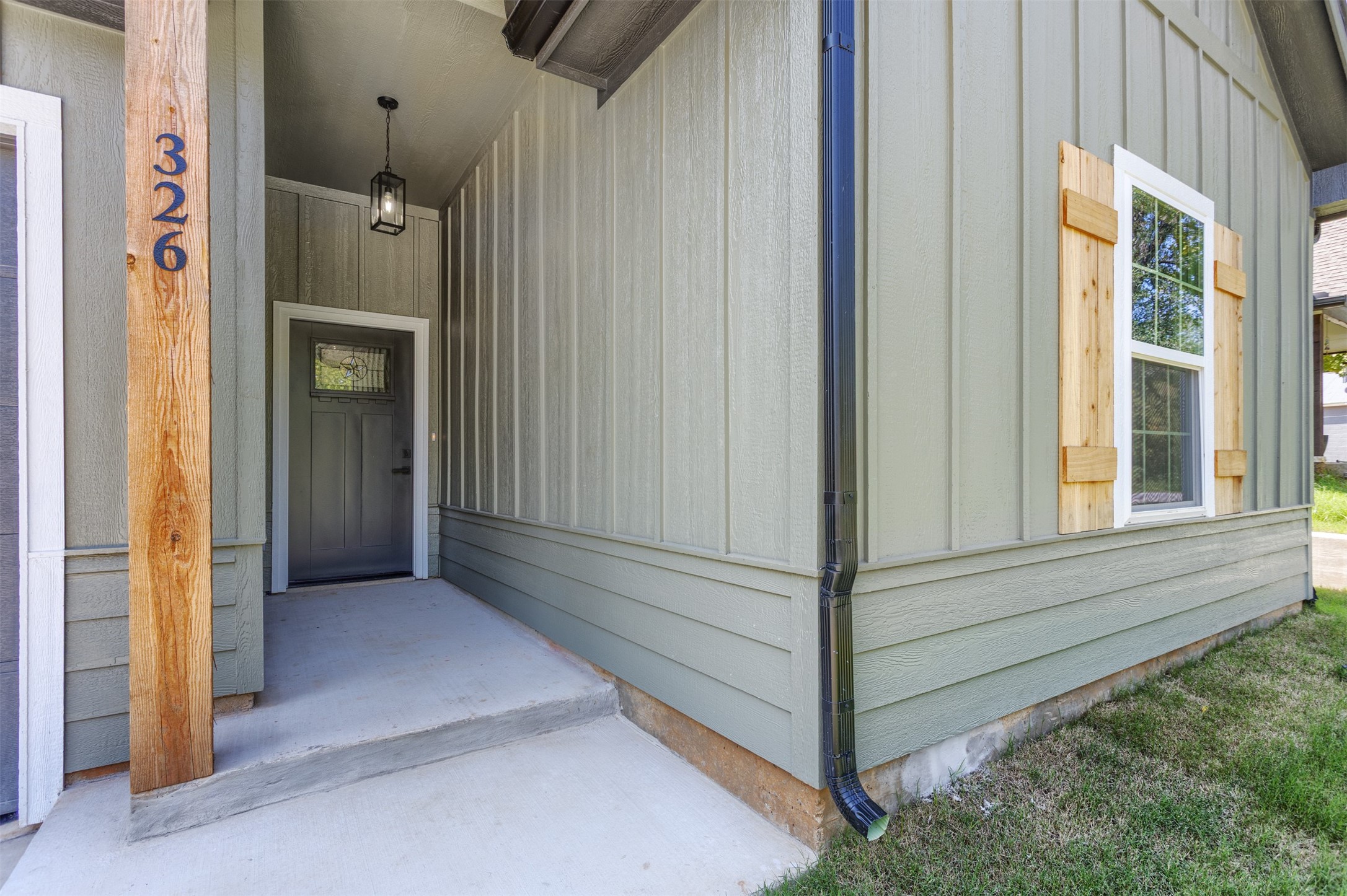 Property photo 04 of 326 W Day Street, Denison, TX 75020 | MLS #21046842