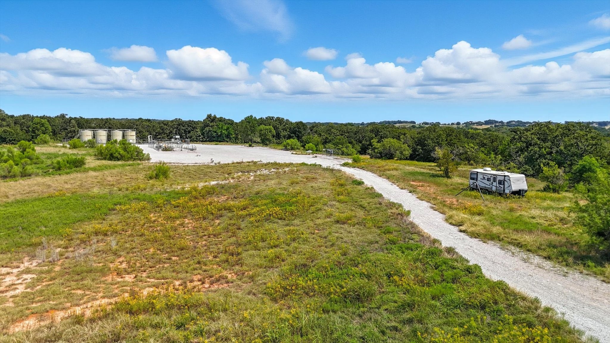 Property photo 04 of 1000 W. White Dove Street, Azle, TX 76020 | MLS #21047575