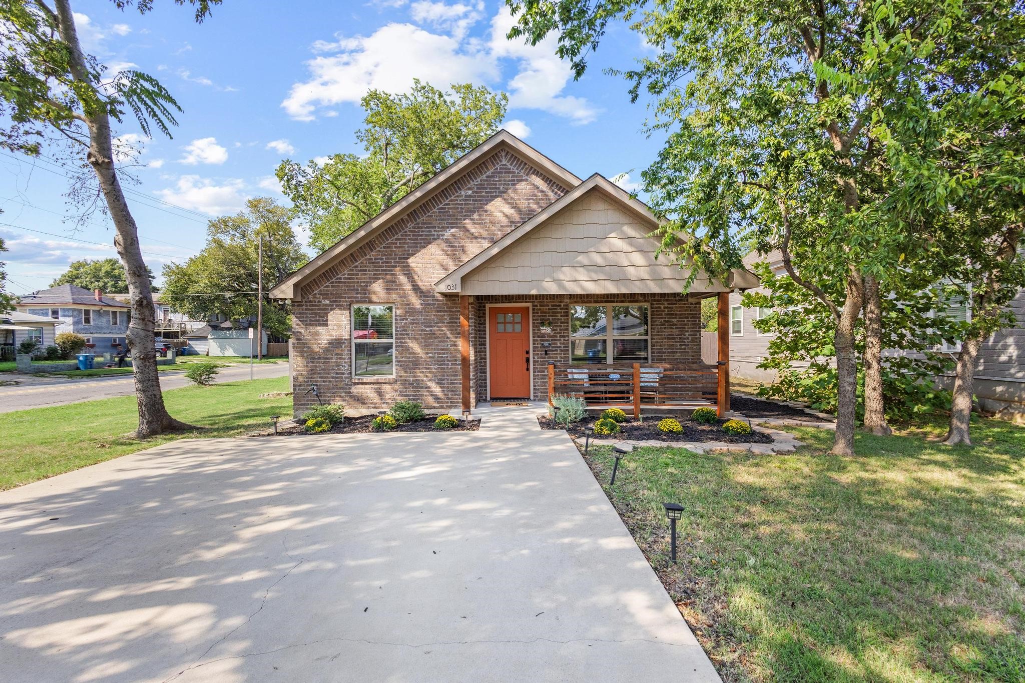 Property photo 01 of 1031 W Gandy Street, Denison, TX 75020 | MLS #21053322