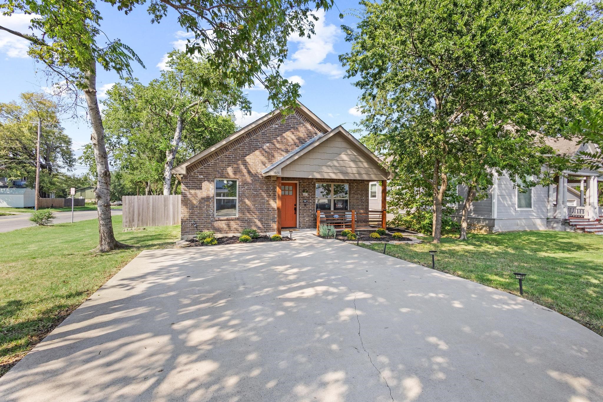 Property photo 03 of 1031 W Gandy Street, Denison, TX 75020 | MLS #21053322
