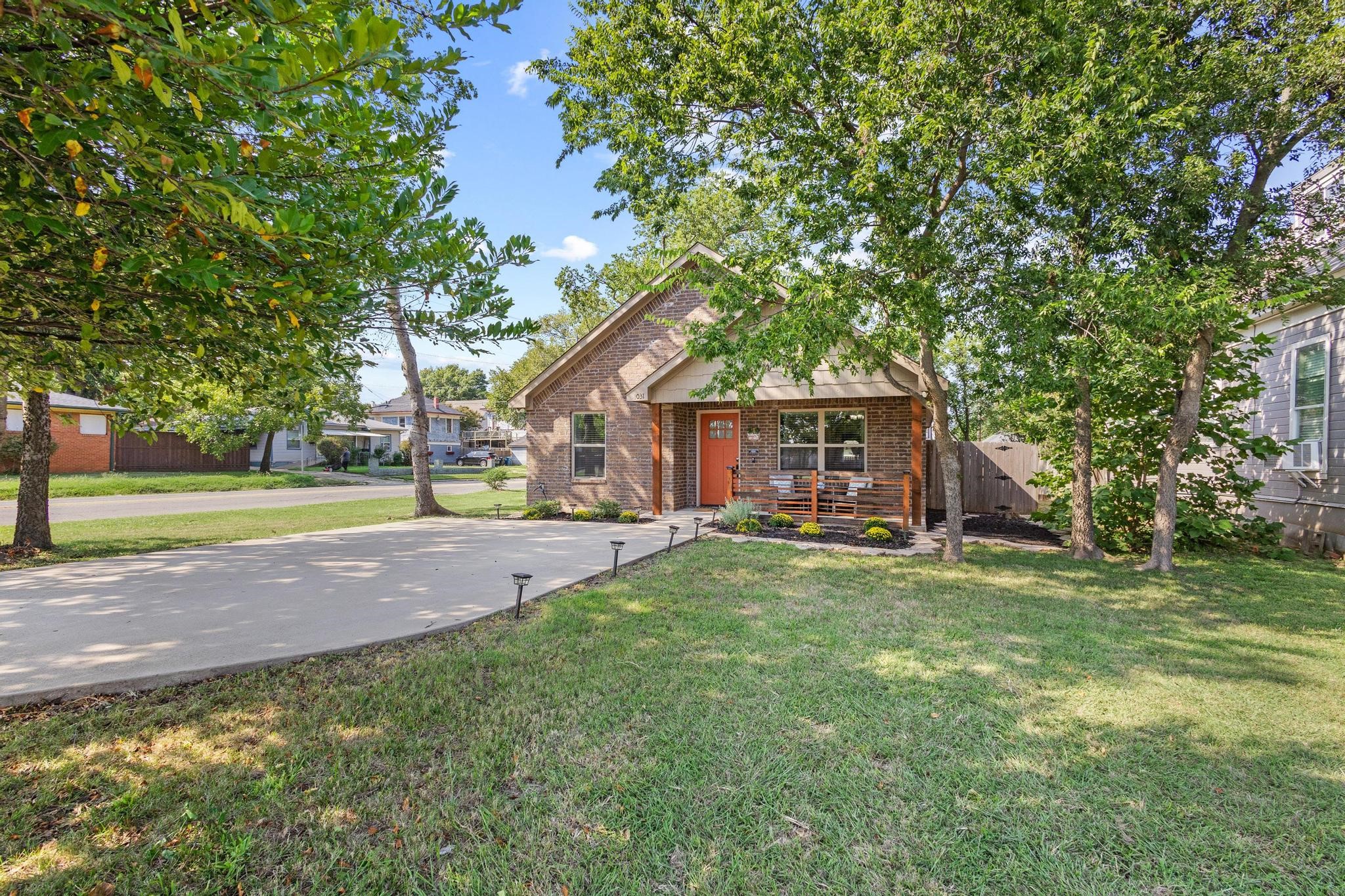 Property photo 04 of 1031 W Gandy Street, Denison, TX 75020 | MLS #21053322