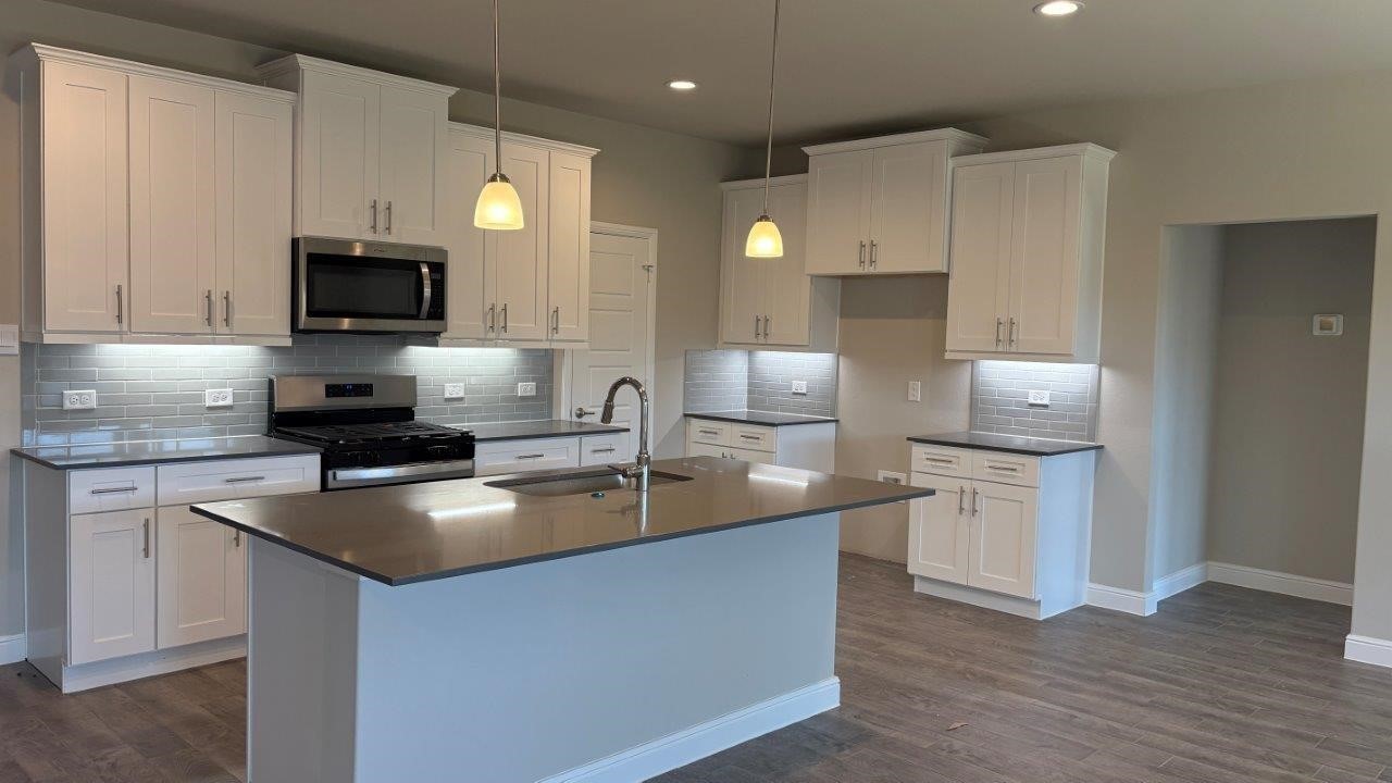4213 CORNERSTONE Circle, Granbury, TX, 76048