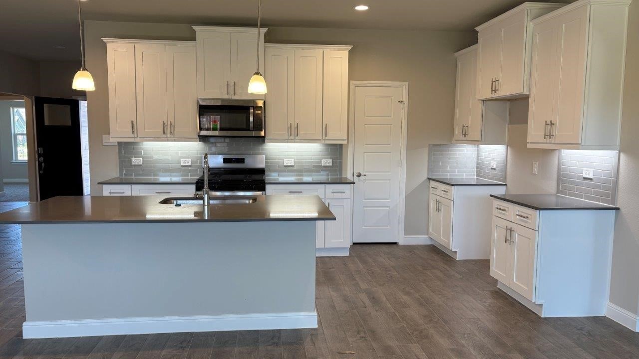 4213 CORNERSTONE Circle, Granbury, TX, 76048