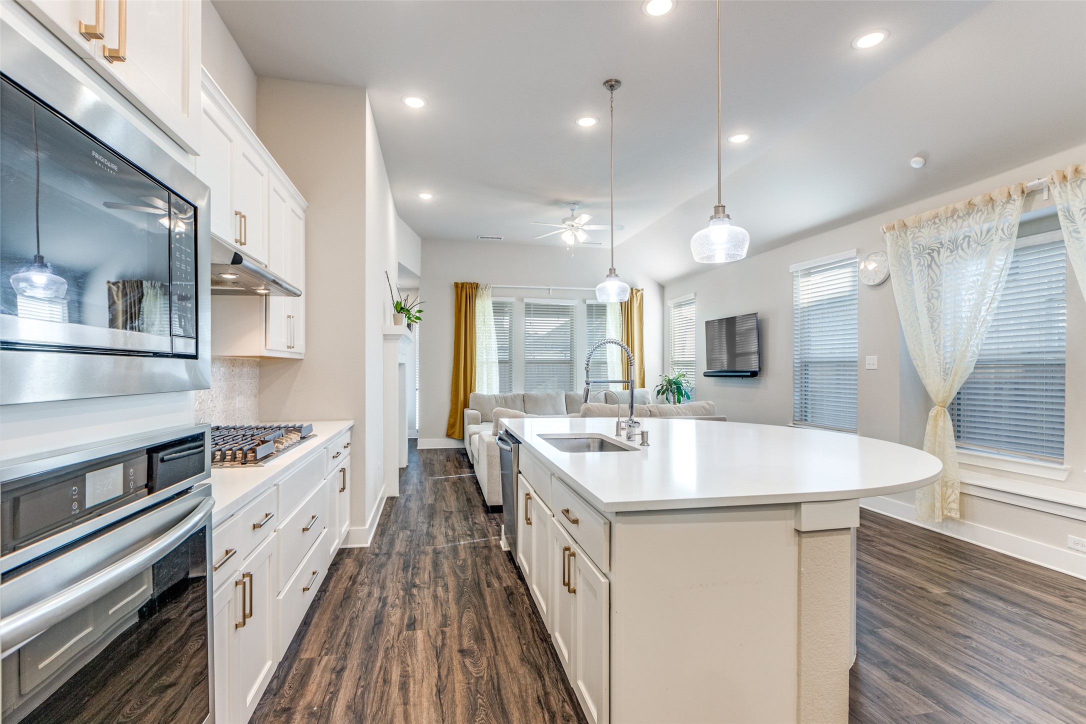 1904 Dappled Grey Avenue, Aubrey, TX, 76227