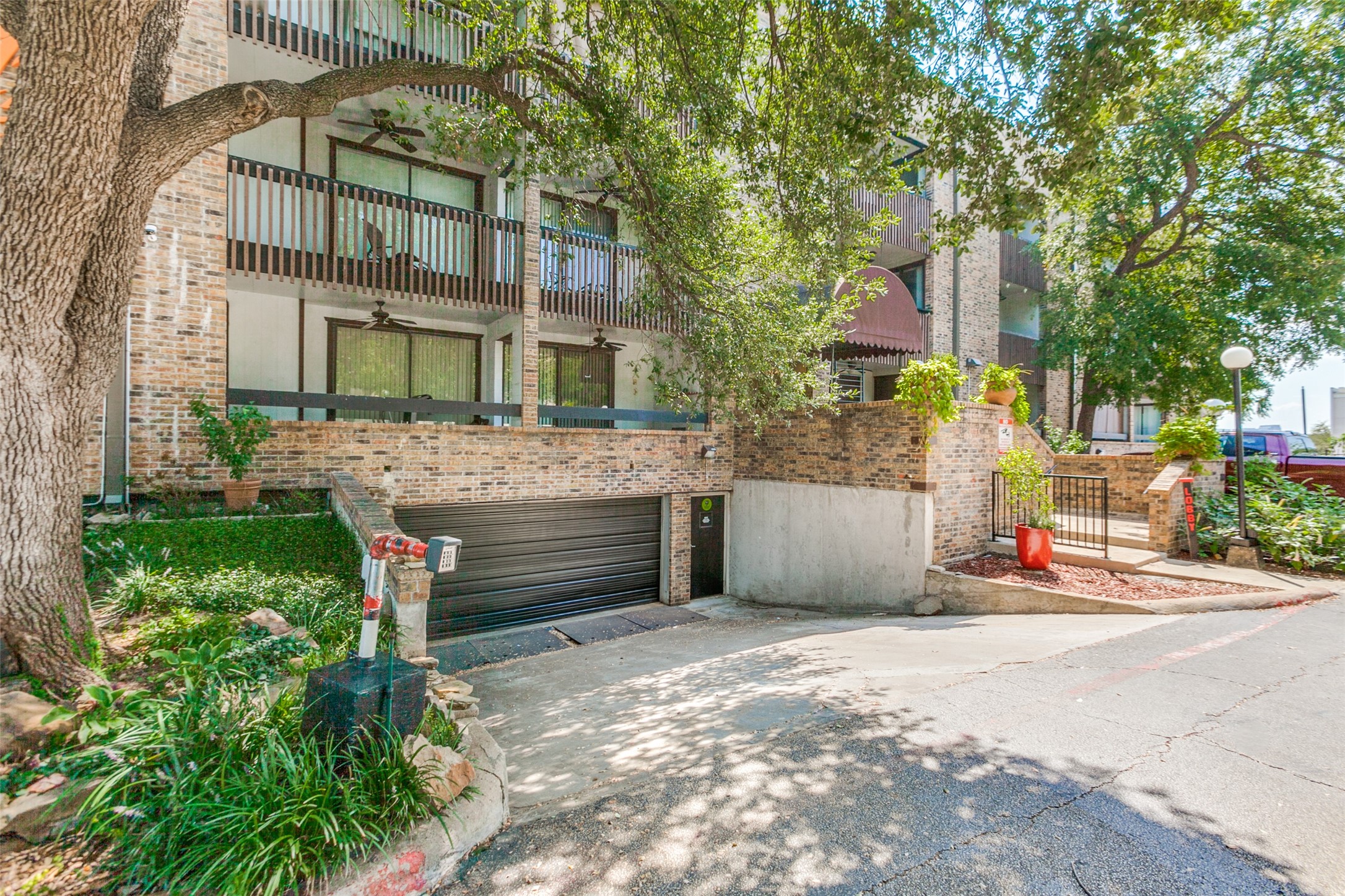 Property photo 01 of 6122 Ridgecrest Road UNIT 2007, Dallas, TX 75231 | MLS #21059701