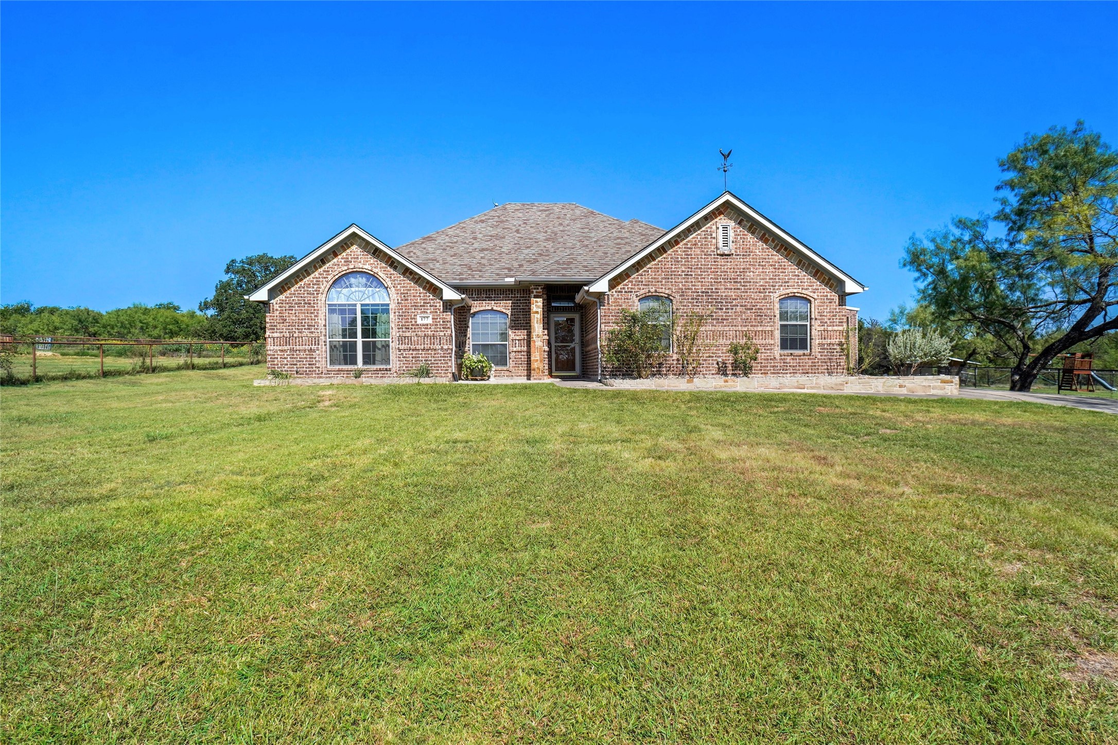 Property photo 01 of 177 Lost Oak Drive, Azle, TX 76020 | MLS #21059733