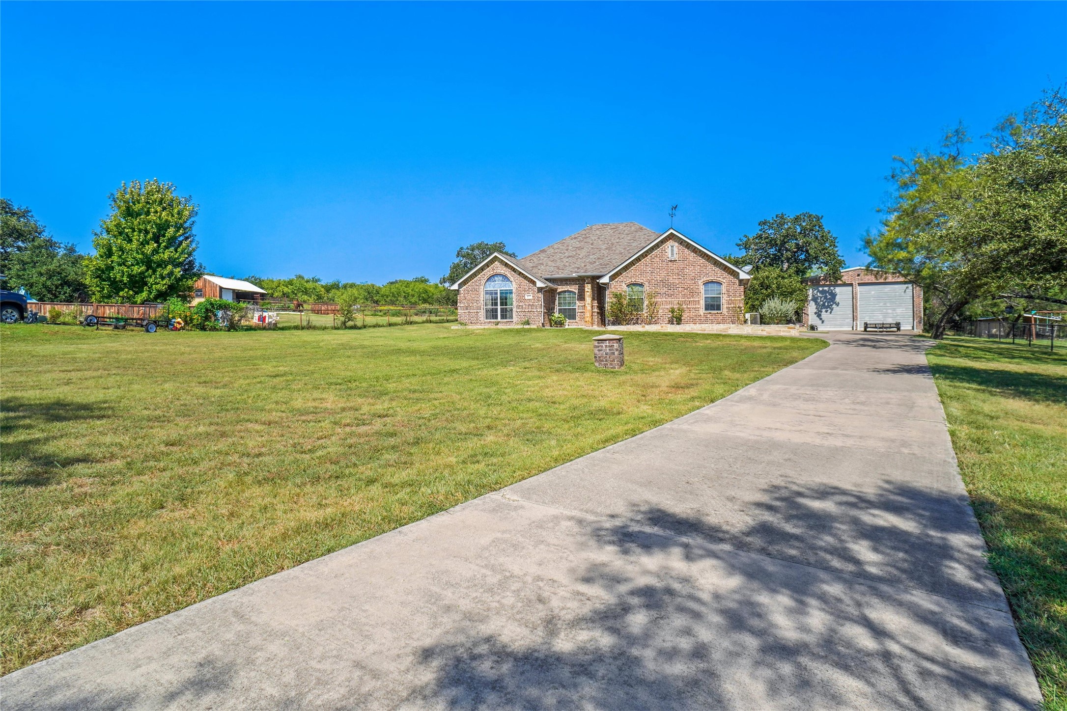 Property photo 03 of 177 Lost Oak Drive, Azle, TX 76020 | MLS #21059733