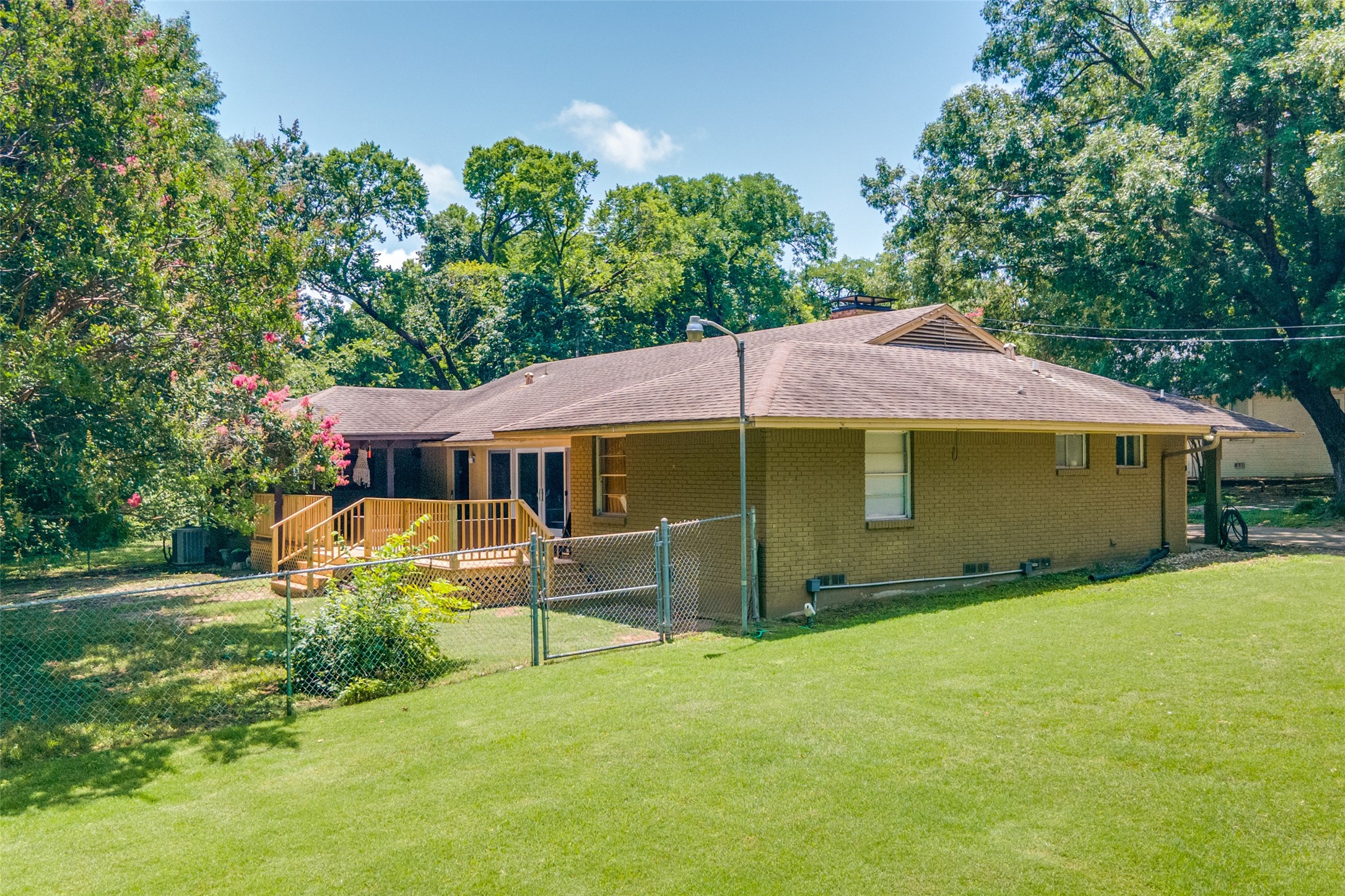 800 Harter Road, Dallas, TX, 75218