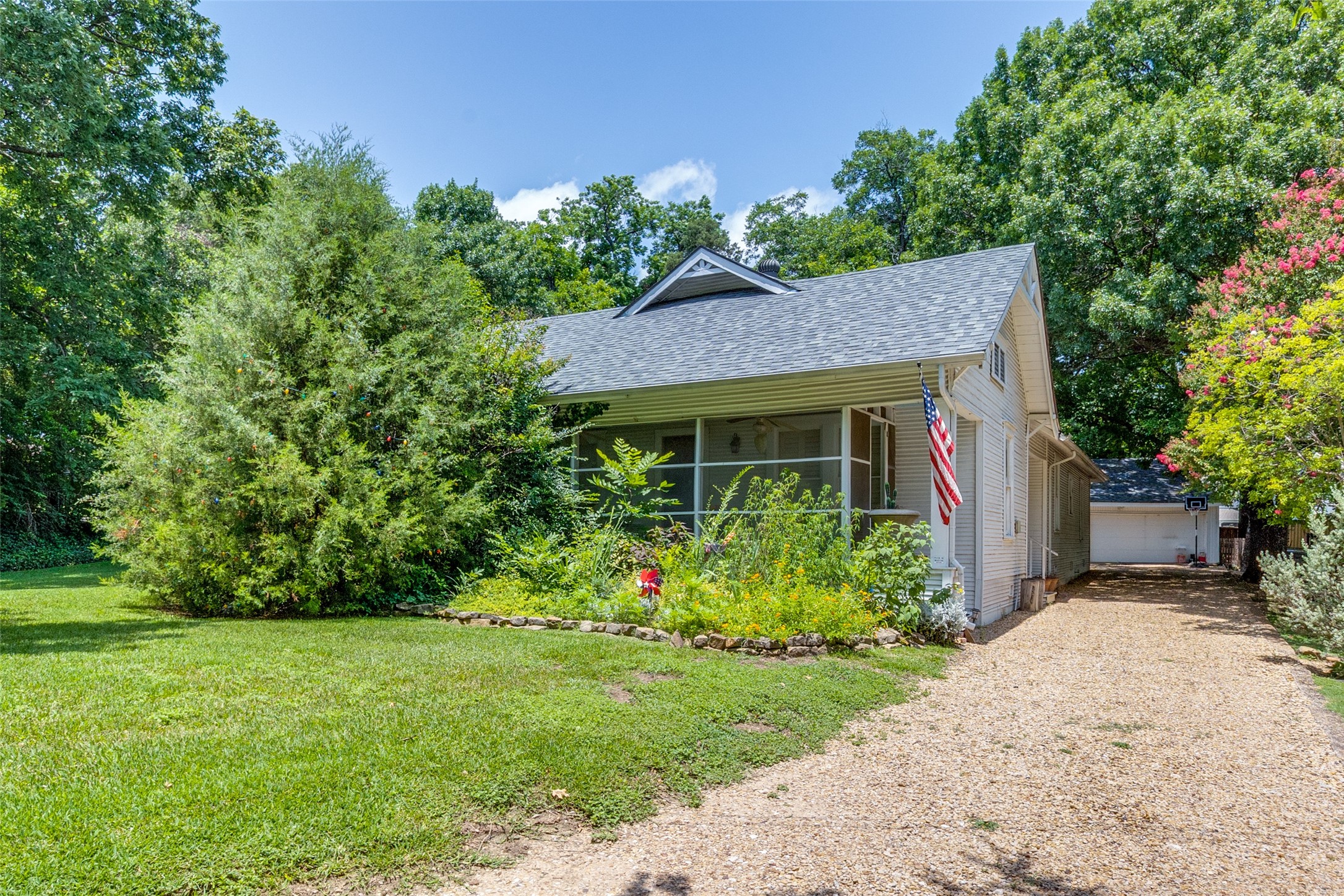 800 Harter Road, Dallas, TX, 75218