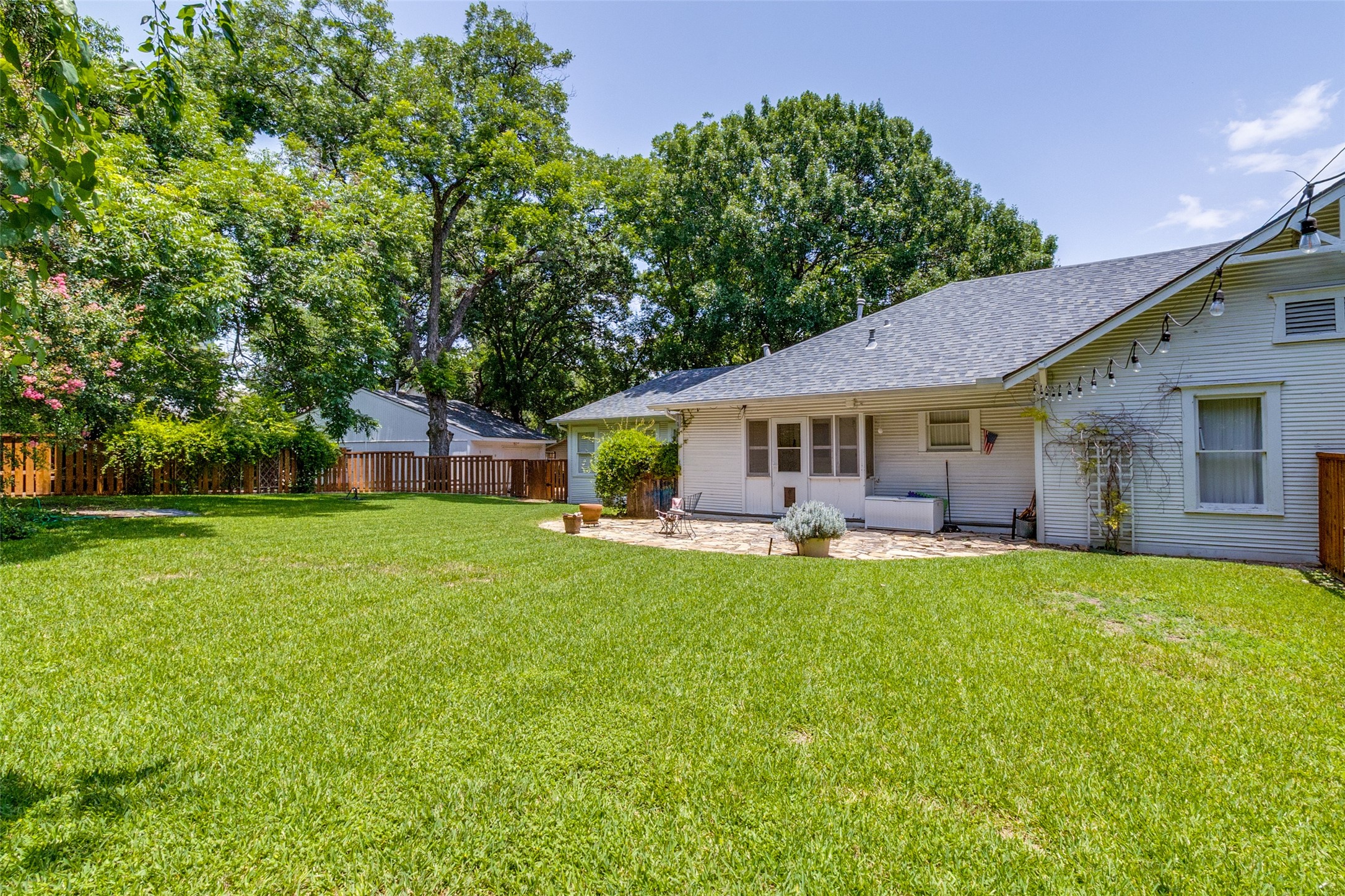 800 Harter Road, Dallas, TX, 75218
