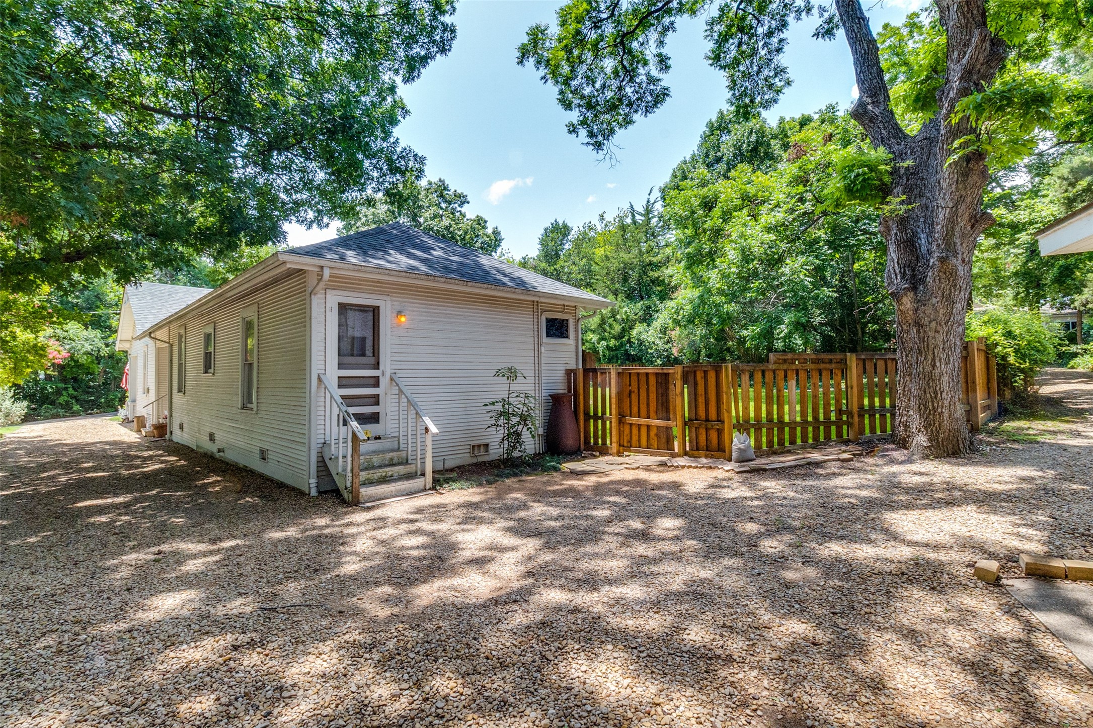 800 Harter Road, Dallas, TX, 75218