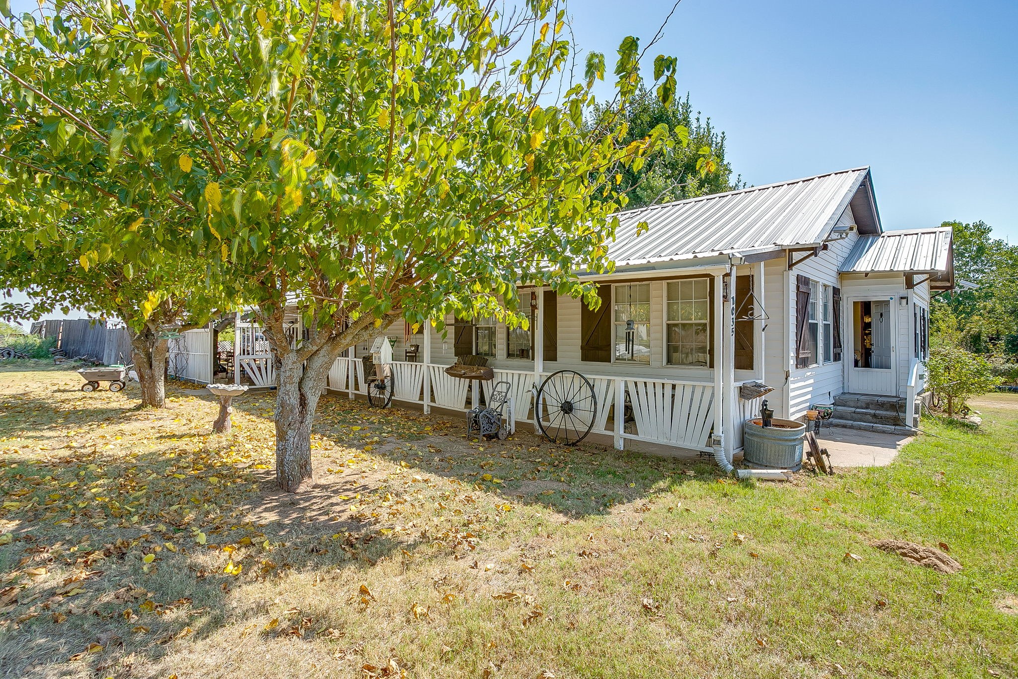 Property photo 02 of 1035 Summit Drive, Springtown, TX 76082 | MLS #21064109