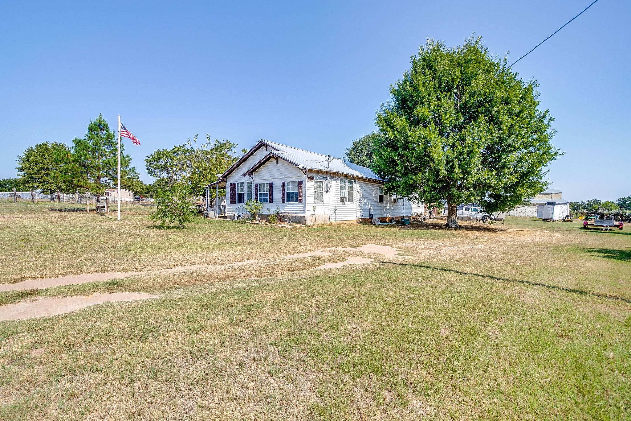Property photo 03 of 1035 Summit Drive, Springtown, TX 76082 | MLS #21064109