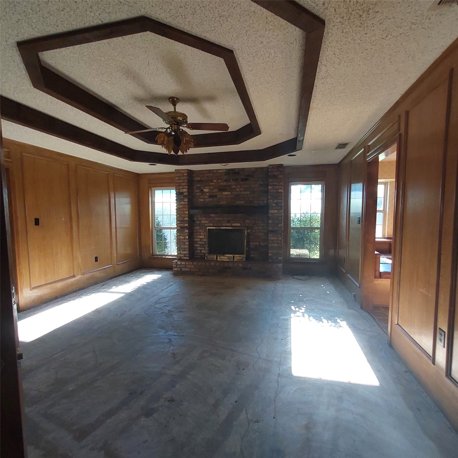 Property photo 02 of 900 Prairie Creek Drive, Desoto, TX 75115 | MLS #21066353