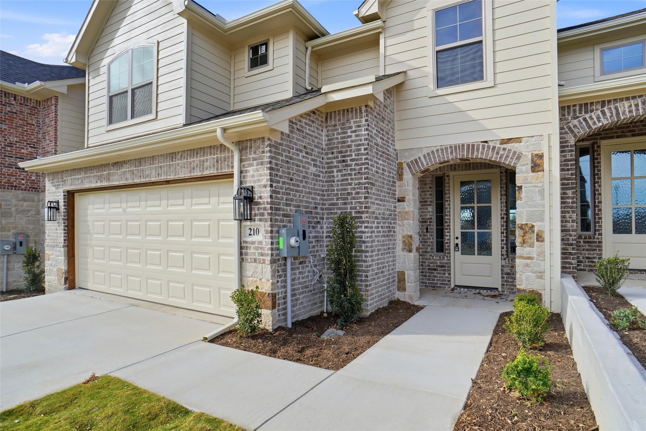 Property photo 01 of 210 Legacy Boulevard, Weatherford, TX 76085 | MLS #21068548