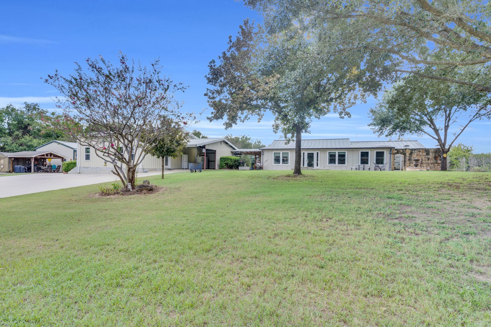 Property photo 01 of 490 James Road, Ferris, TX 75125 | MLS #21072152