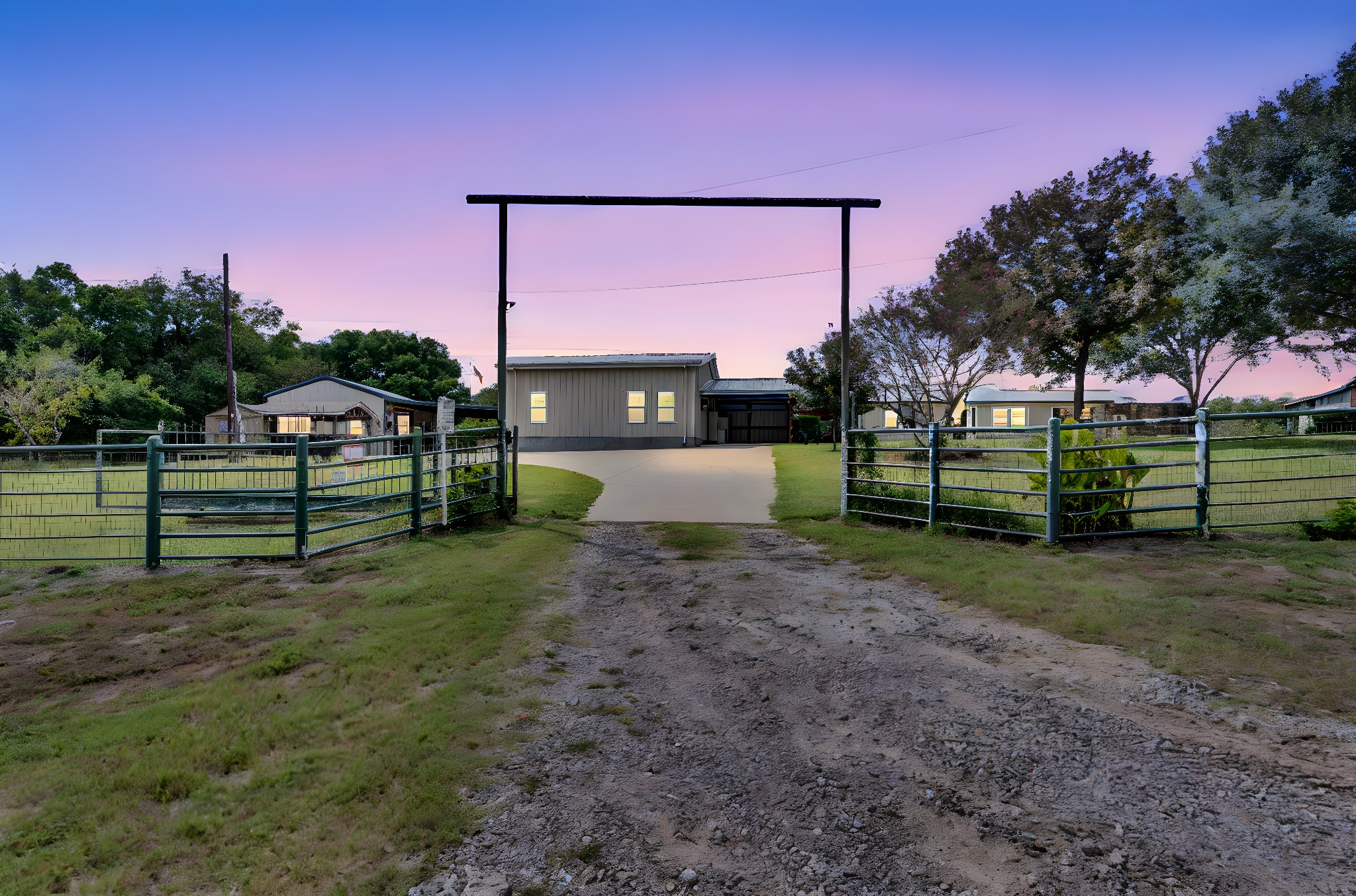 Property photo 02 of 490 James Road, Ferris, TX 75125 | MLS #21072152