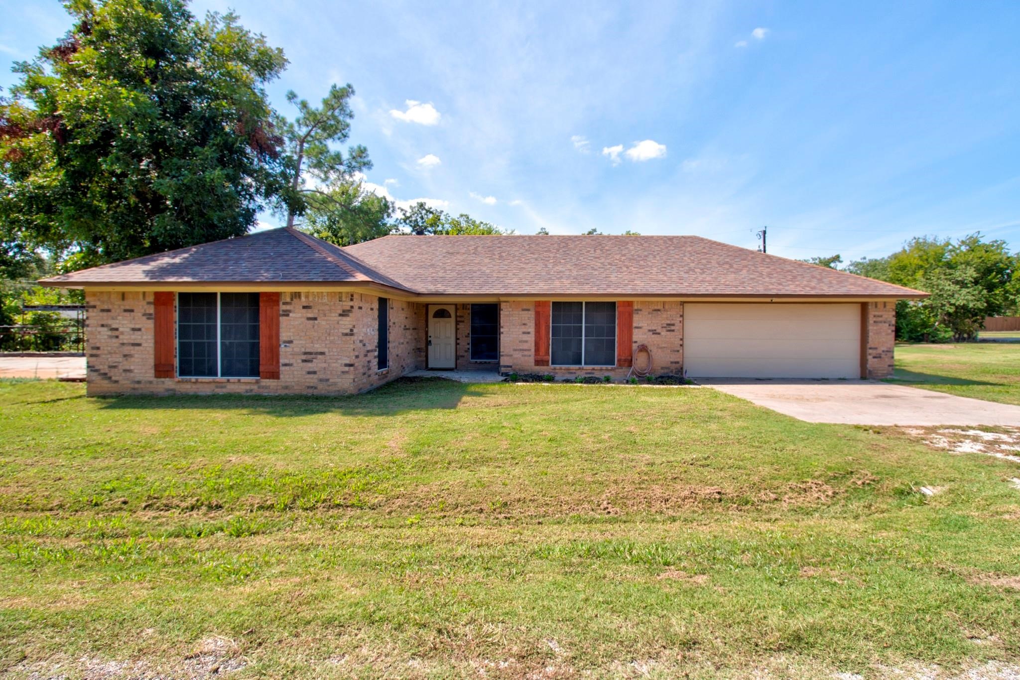 Property photo 03 of 373 Old Shawnee Trl Drive, Gordonville, TX 76245 | MLS #21073970