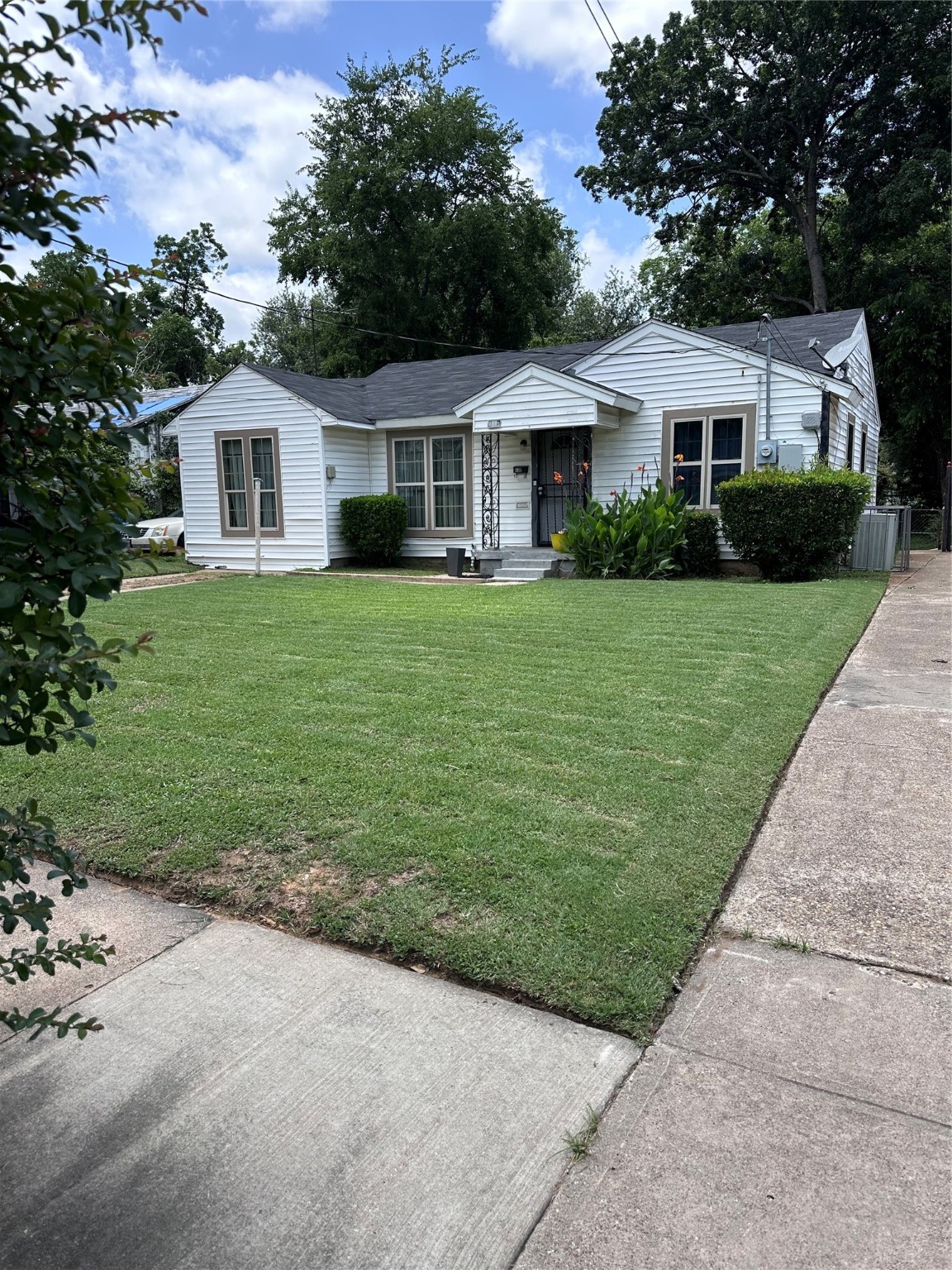 Property photo 03 of 3115 Bertrand Avenue, Dallas, TX 75215 | MLS #21076894
