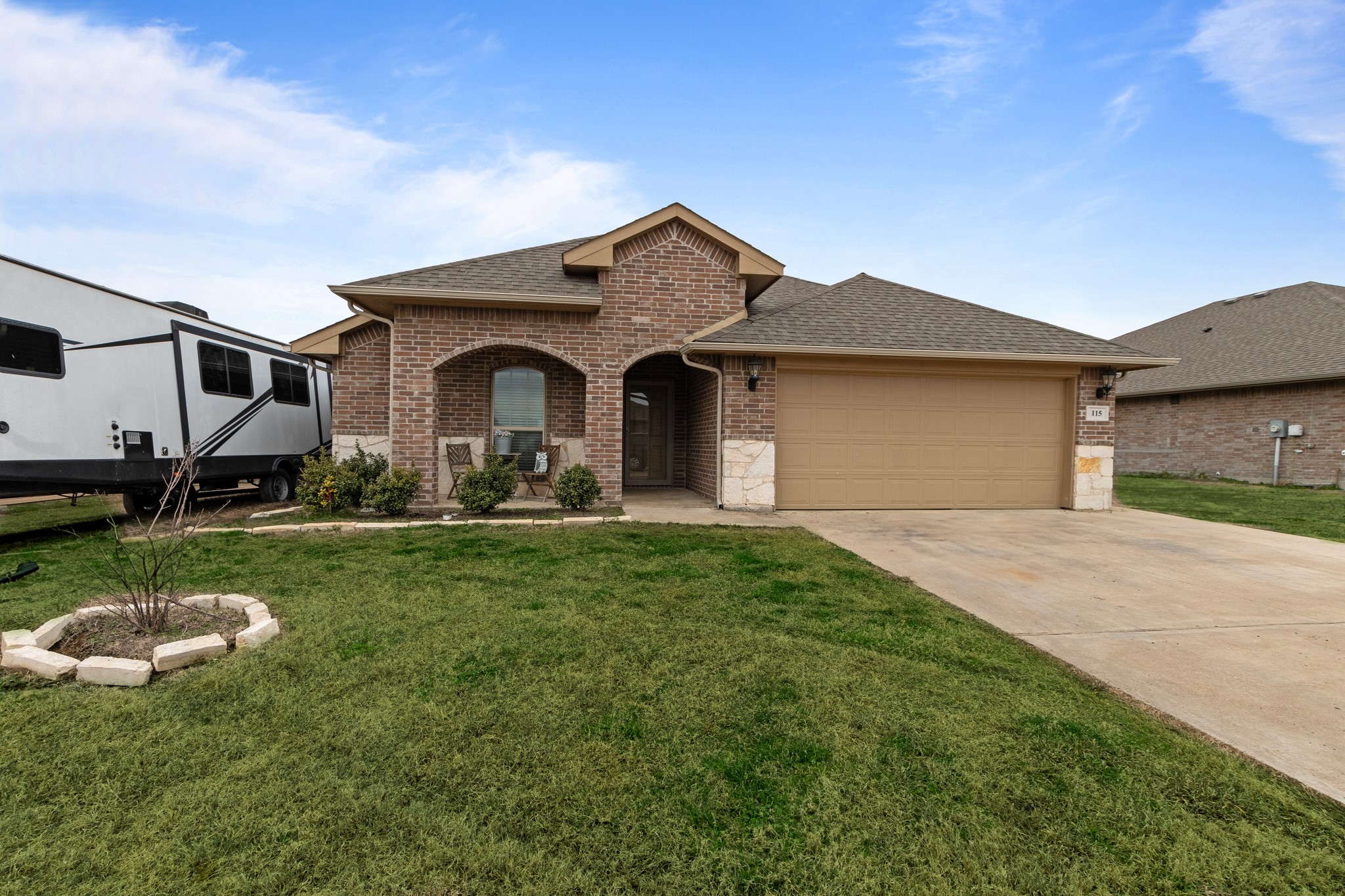 Property photo 01 of 115 Oak Springs Loop, Mabank, TX 75147 | MLS #21076917
