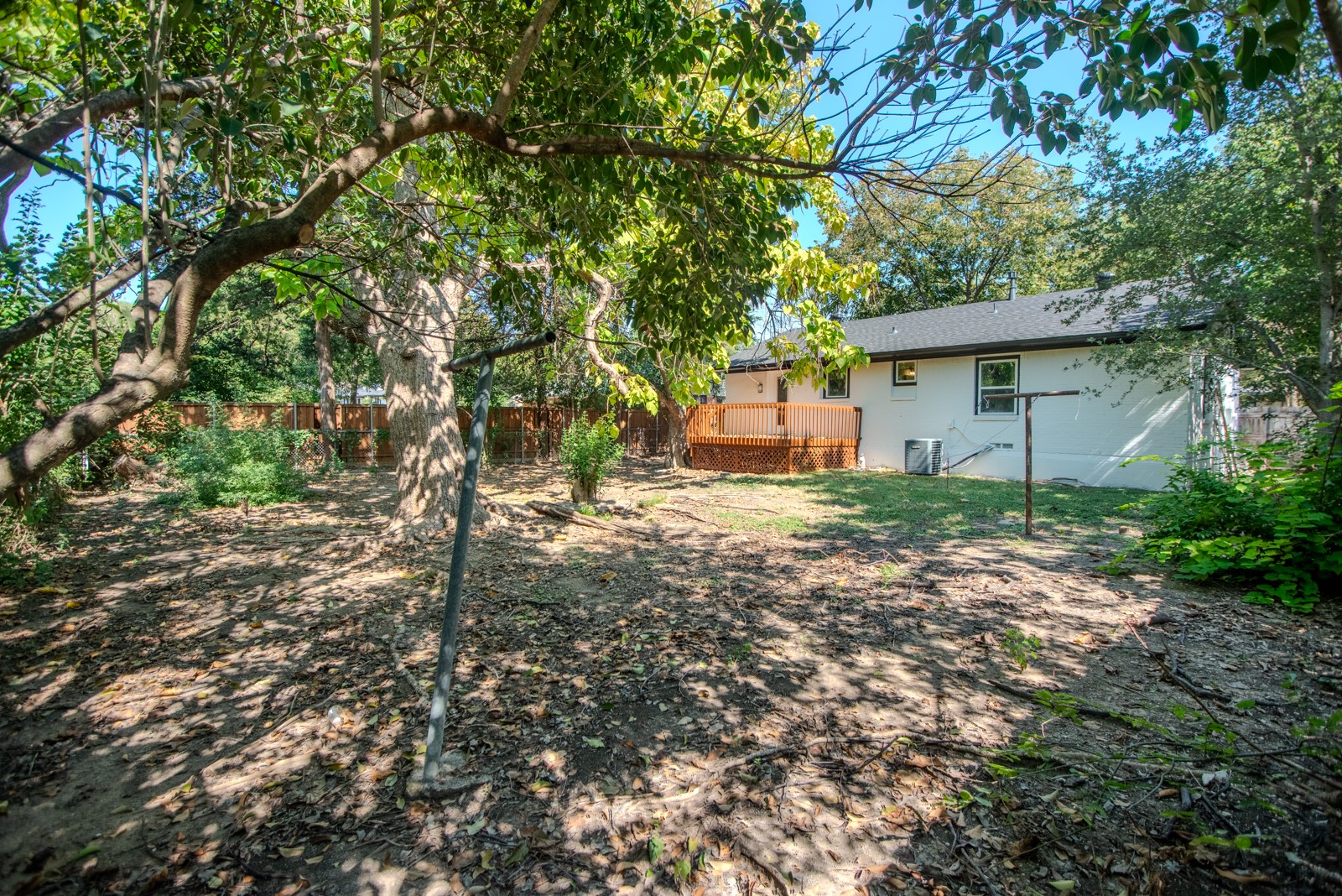 Property photo 03 of 2108 Blake Avenue, Dallas, TX 75228 | MLS #21077815