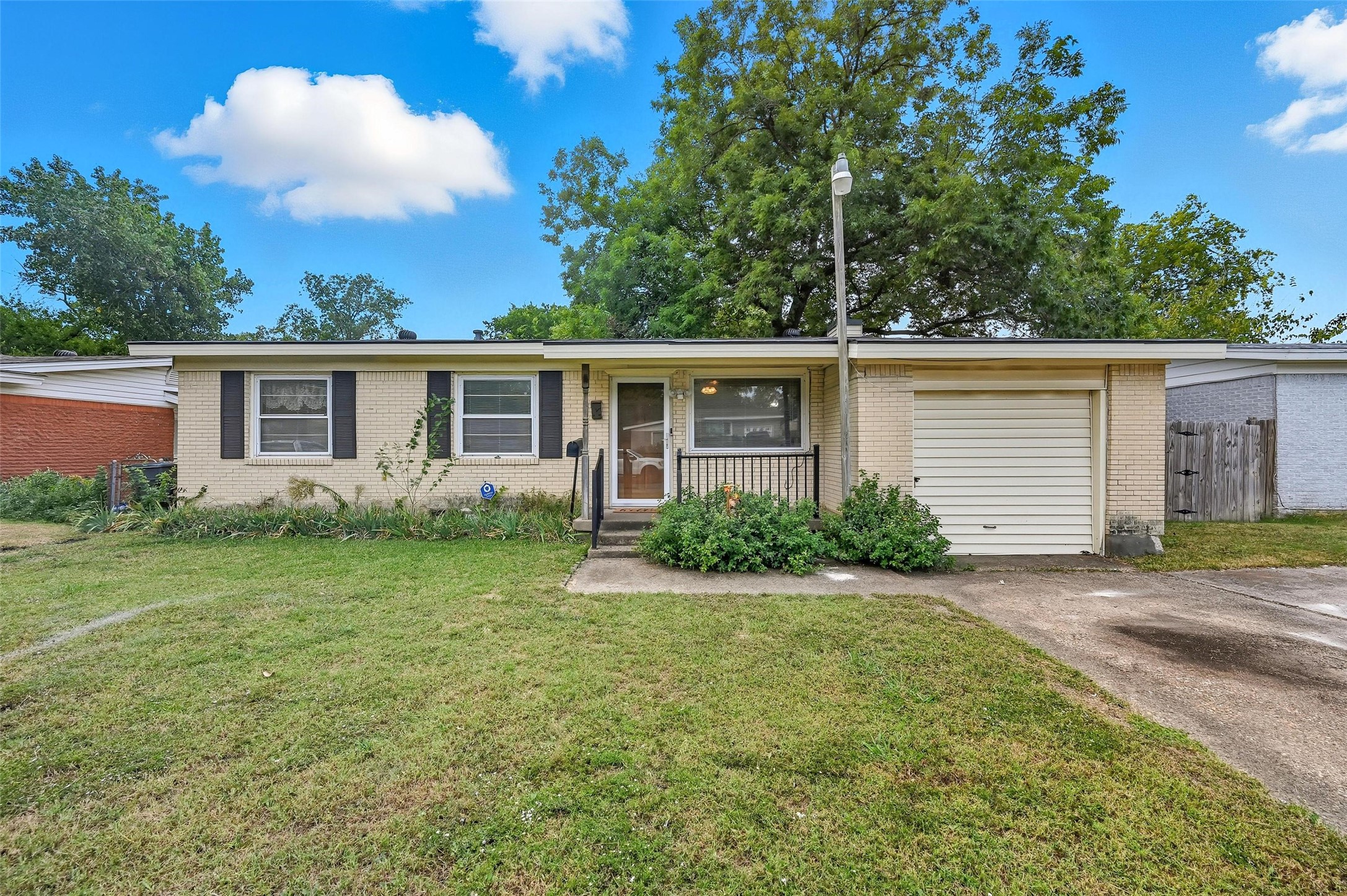 Property photo 01 of 3130 Healey Drive, Dallas, TX 75228 | MLS #21080601