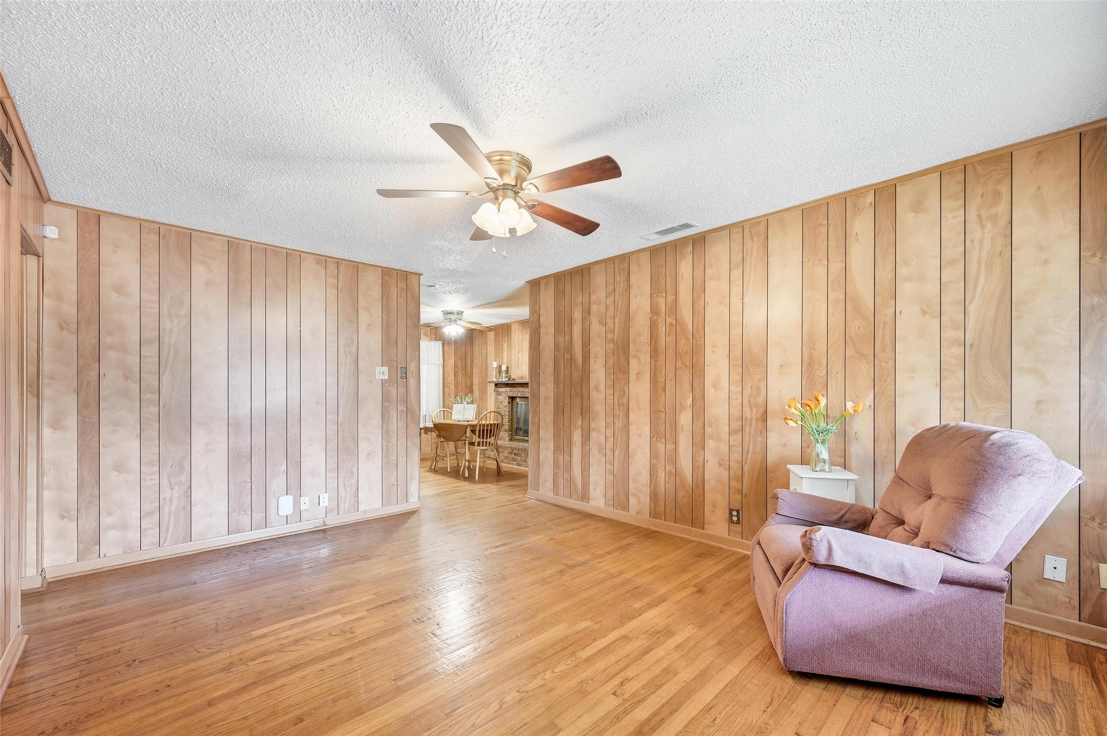 Property photo 04 of 3130 Healey Drive, Dallas, TX 75228 | MLS #21080601