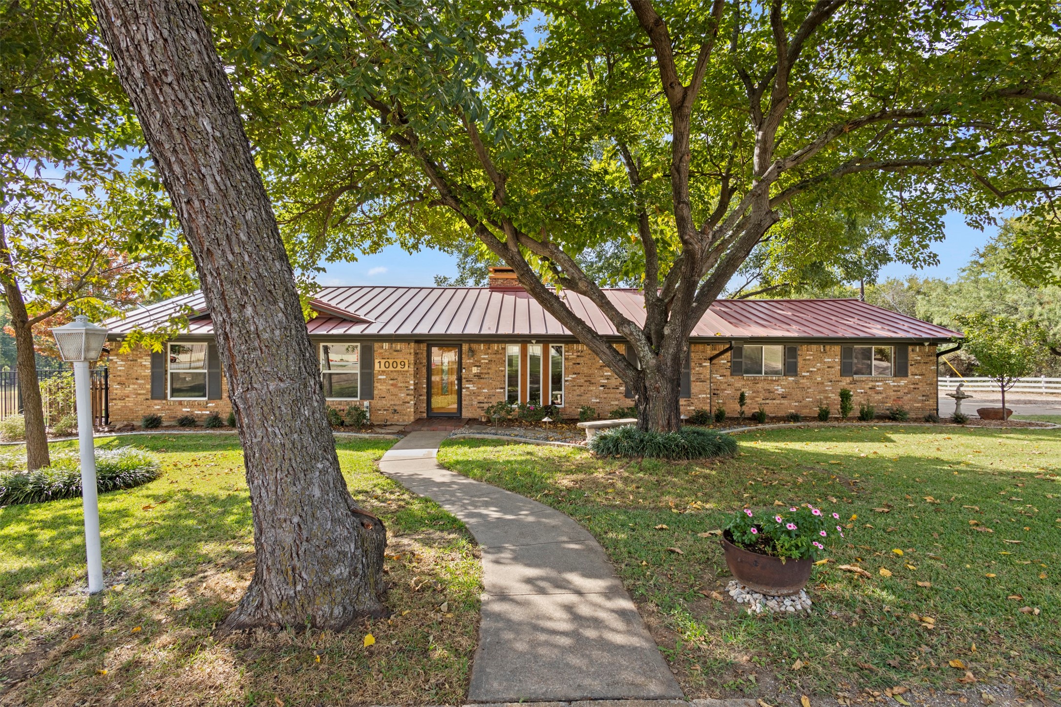 Property photo 04 of 1009 W Interstate20 Grand, Prairie, TX 75052 | MLS #21080949