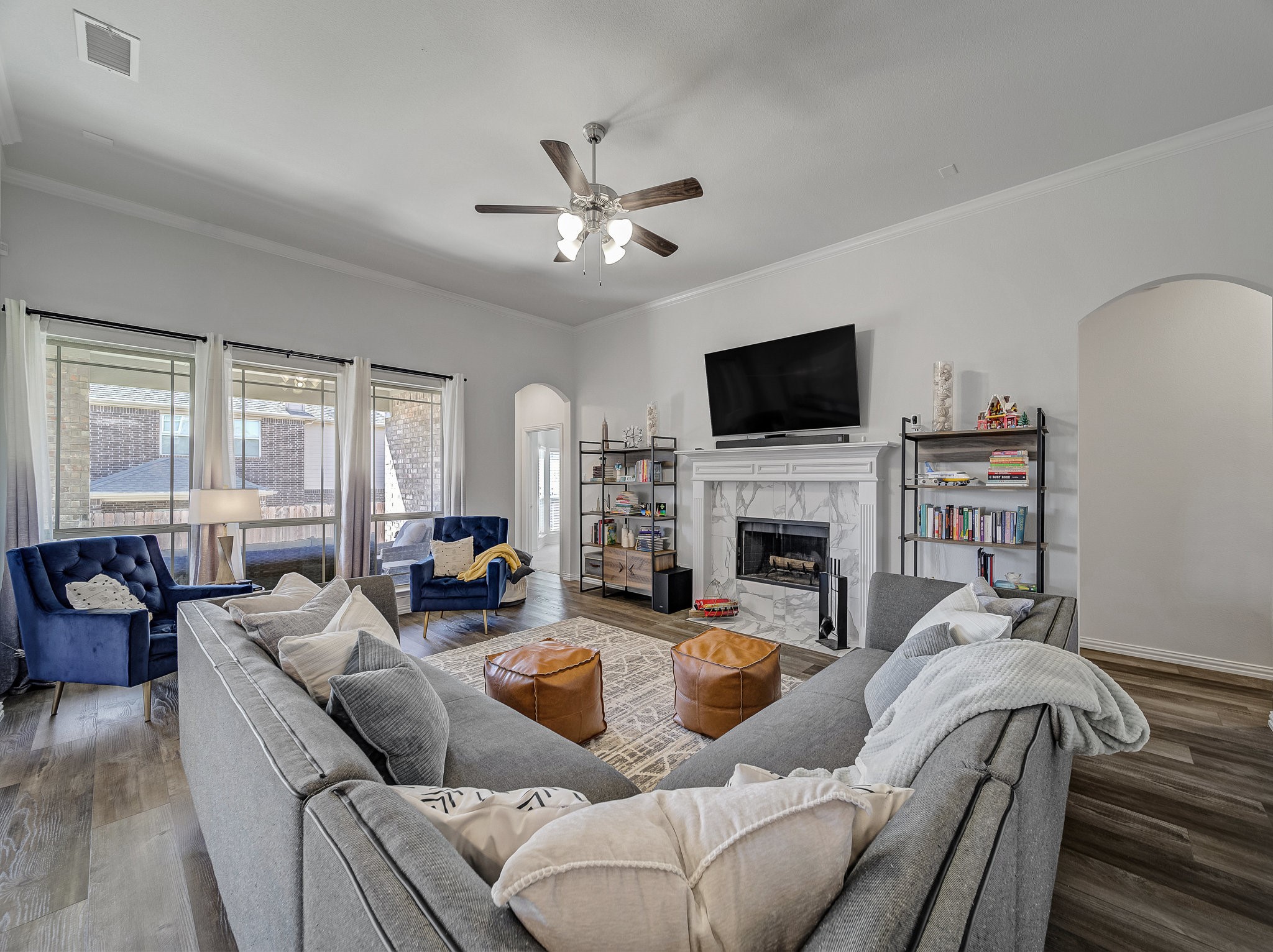 Property photo 03 of 426 Brook Meadow Drive, Midlothian, TX 76065 | MLS #21082469