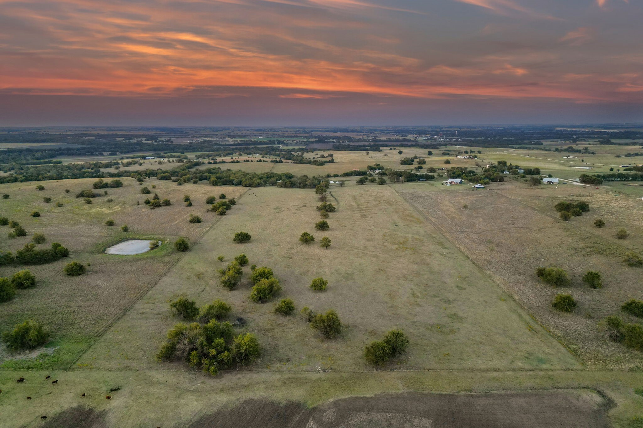 Property photo 04 of 1258 County Road 352 Road, Gainesville, TX 76240 | MLS #21083044
