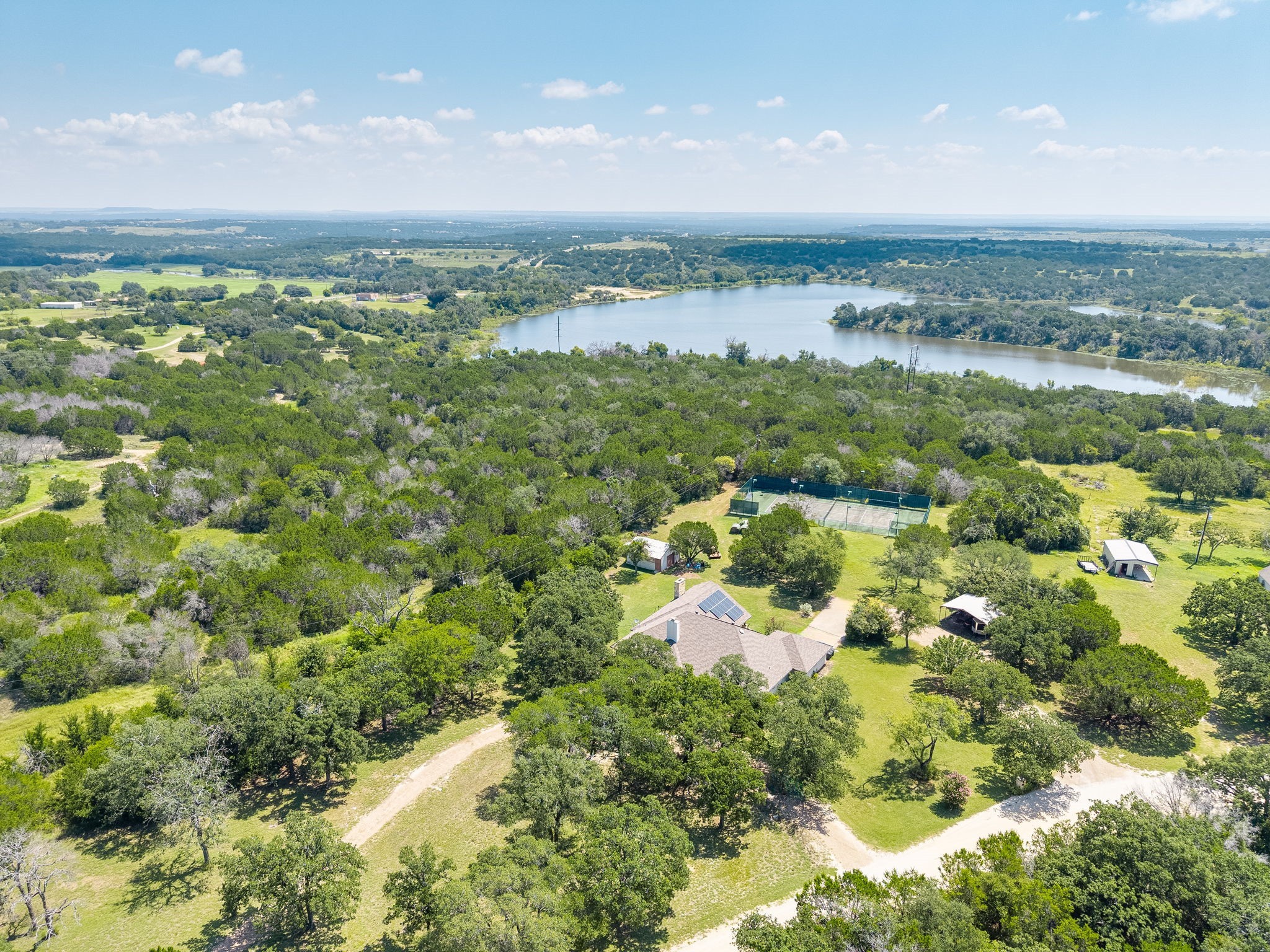 Property photo 01 of 725 County Road 300, Hamilton, TX 76531 | MLS #21083742