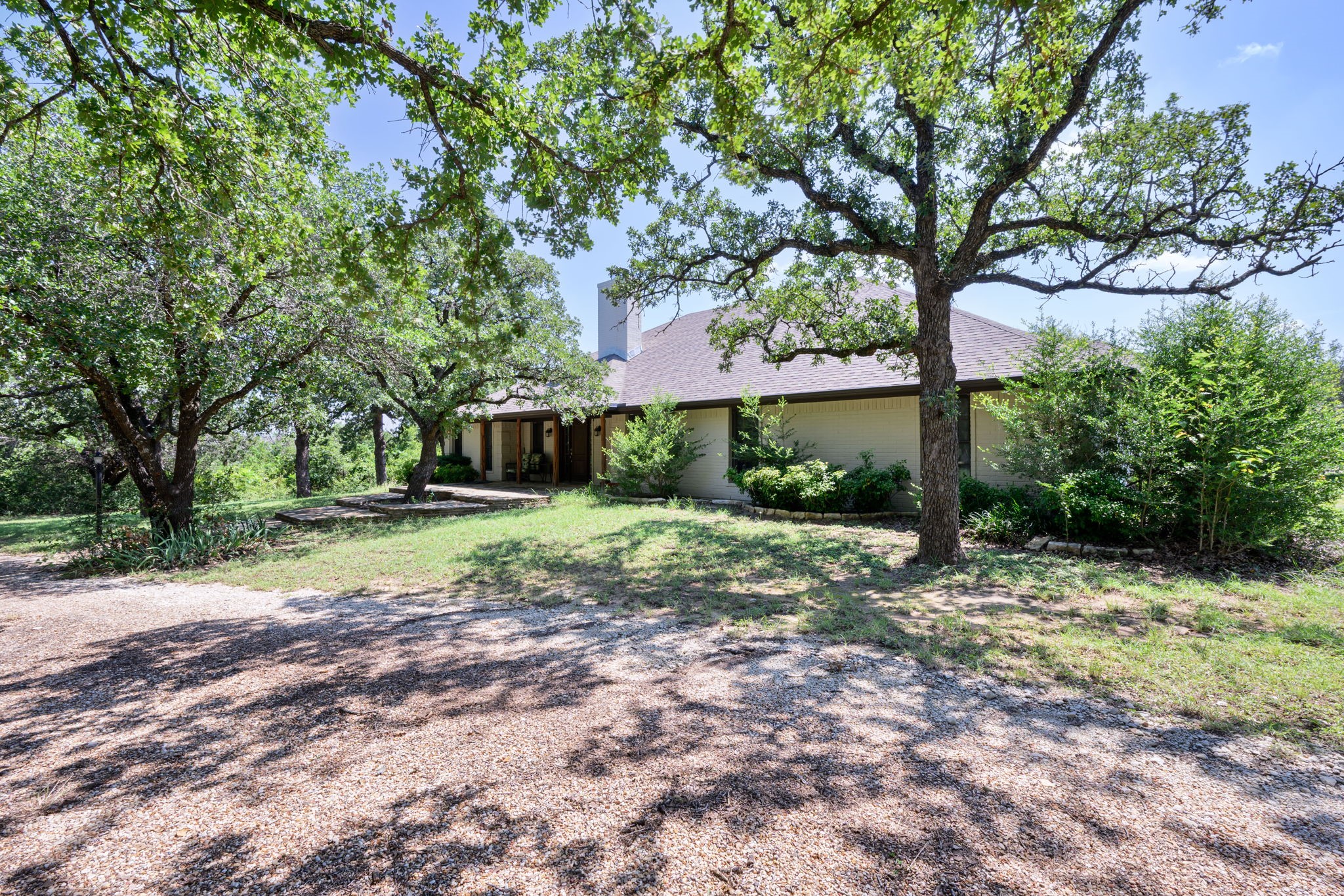 Property photo 02 of 725 County Road 300, Hamilton, TX 76531 | MLS #21083742