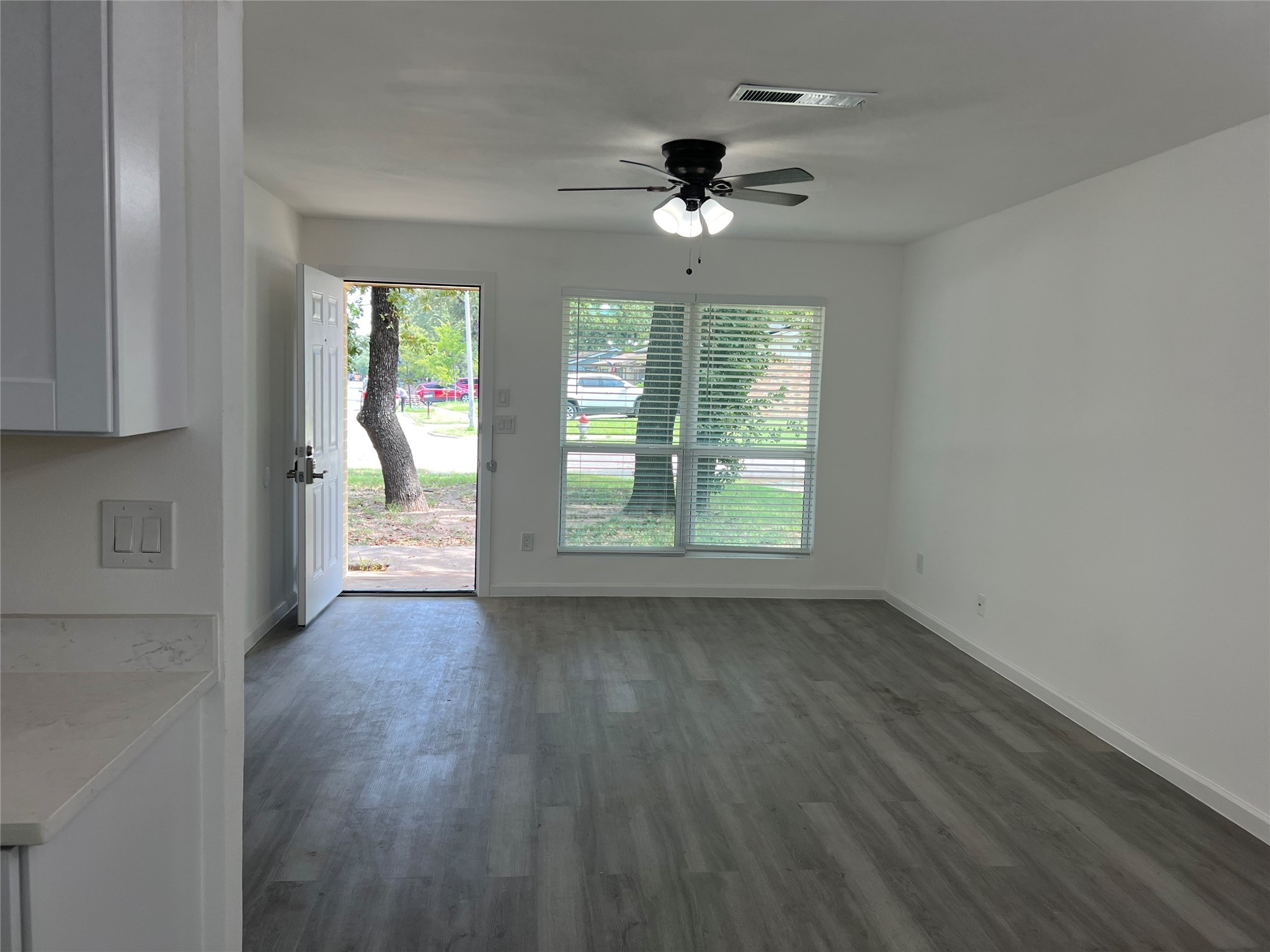 Property photo 02 of 3221 Forestdale Lane Balch, Springs, TX 75180 | MLS #21084455