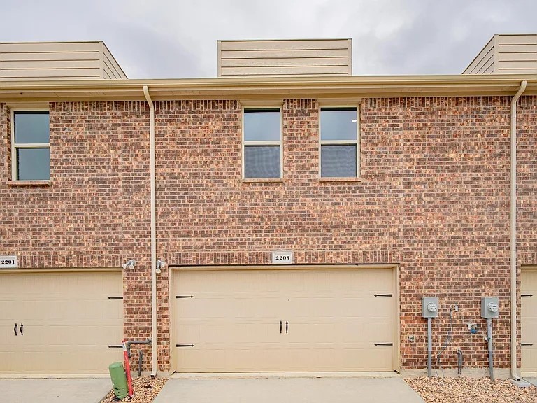Property photo 04 of 2121 Steer Creek Place, Mesquite, TX 75149 | MLS #21084516
