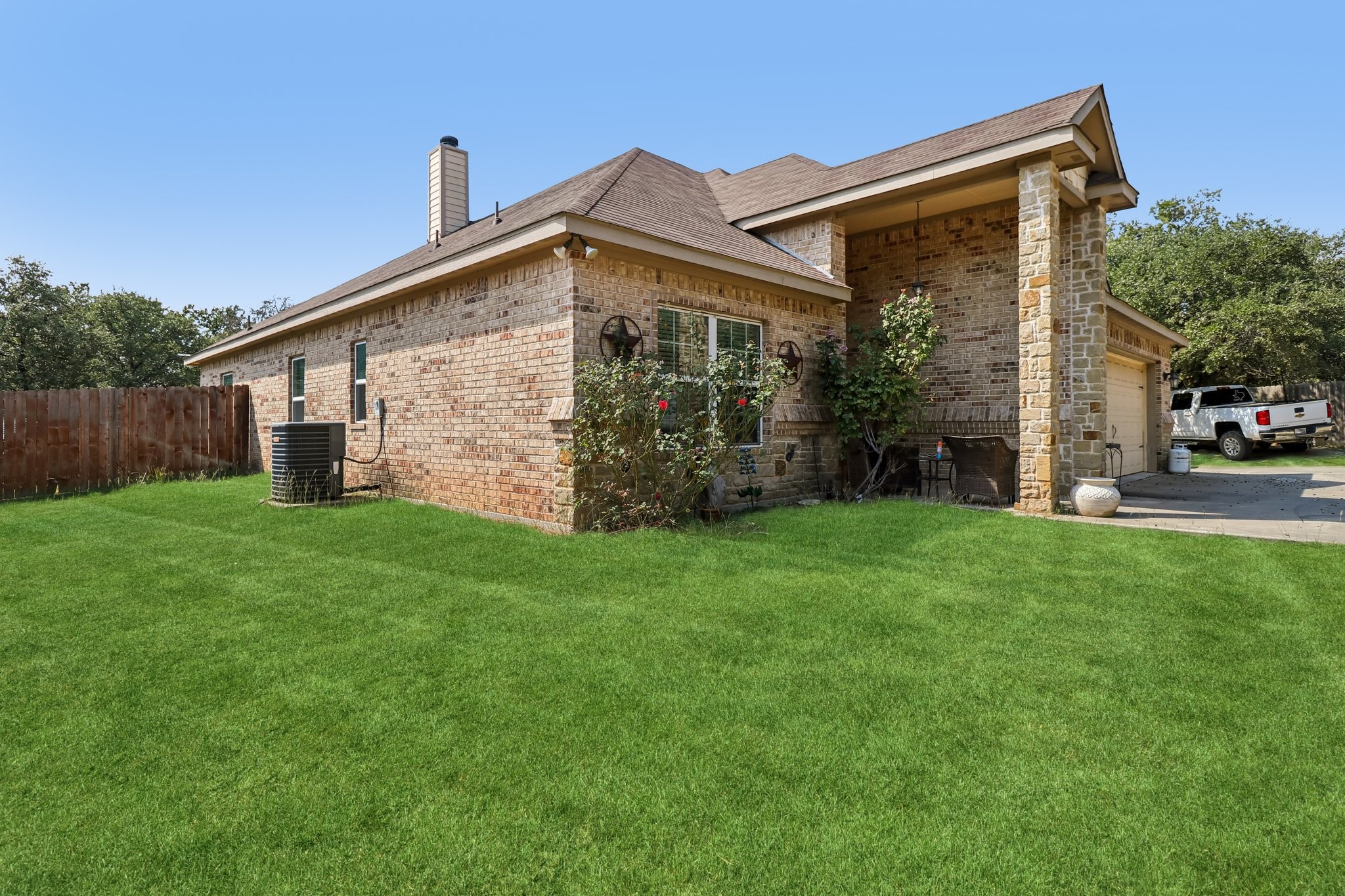 Property photo 04 of 1203 Pala Dura Court, Granbury, TX 76048 | MLS #21084767