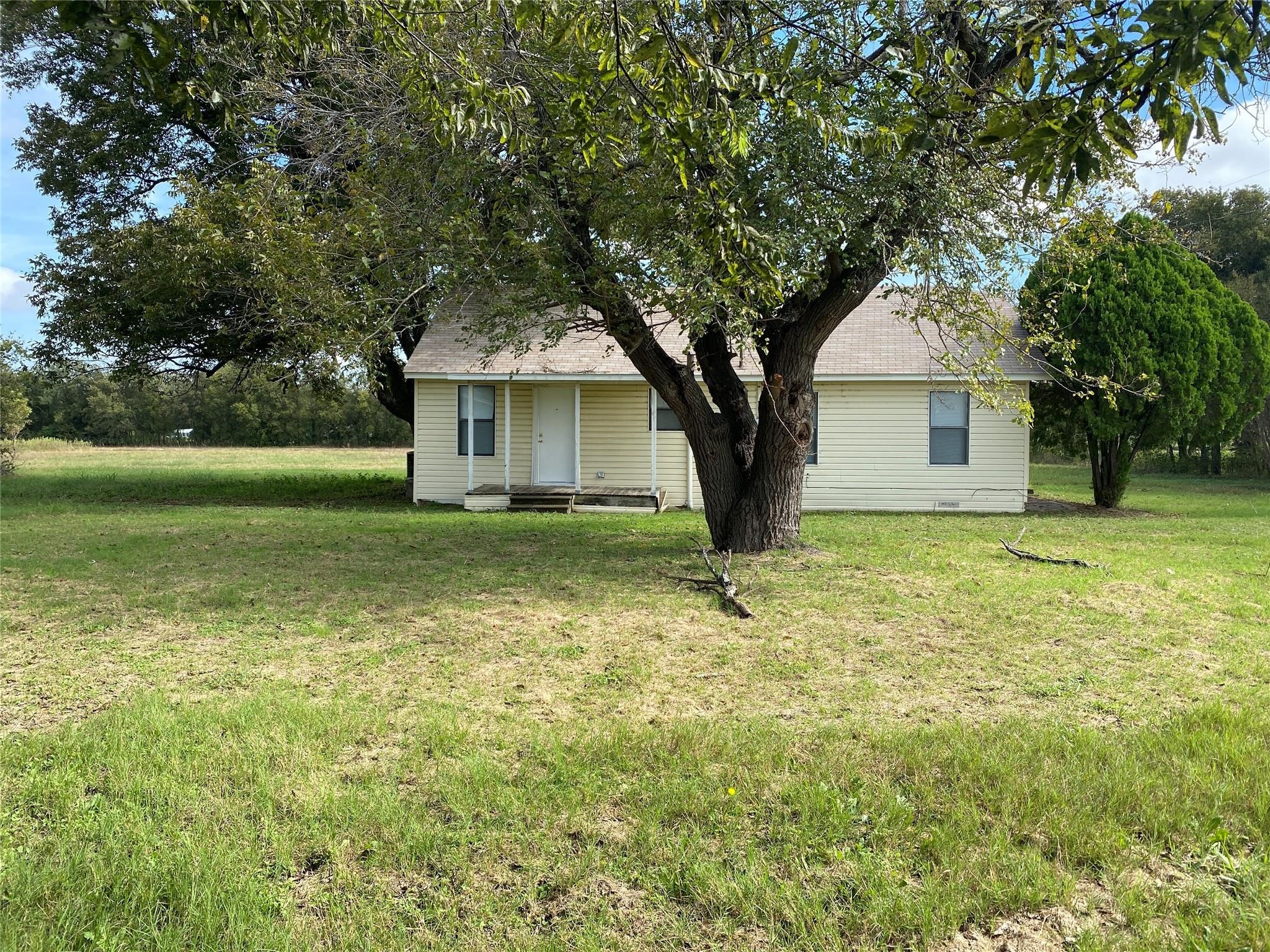 Property photo 01 of 718 Ender Road, Waco, TX 76706 | MLS #21085640