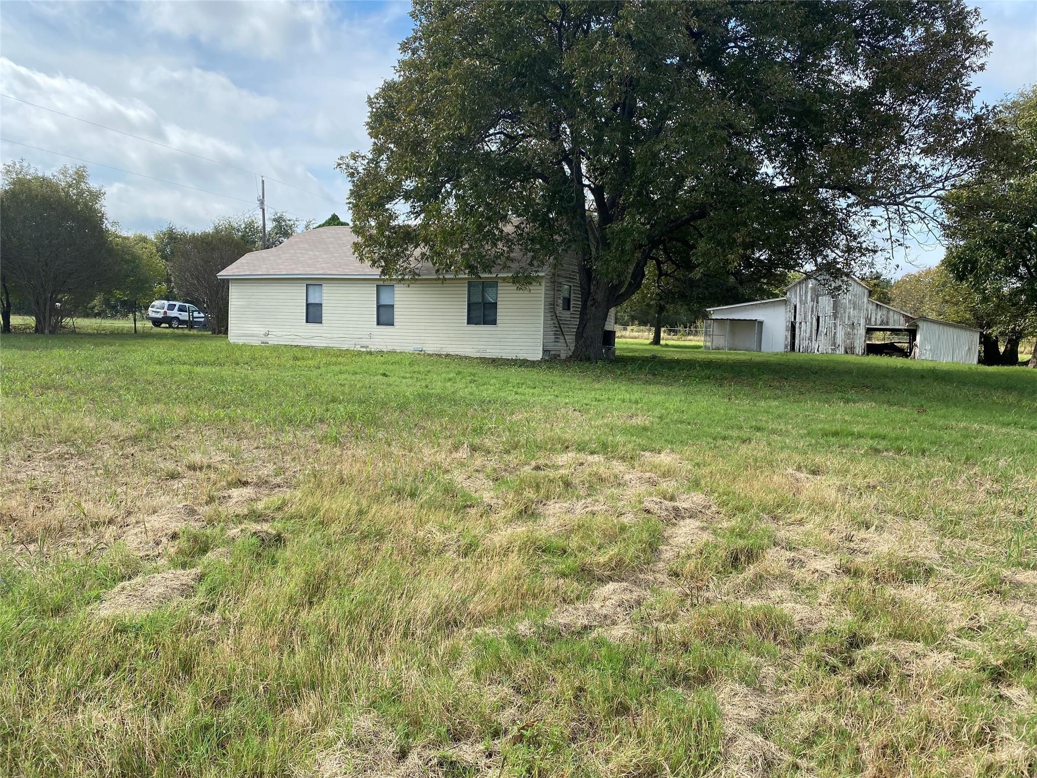 Property photo 02 of 718 Ender Road, Waco, TX 76706 | MLS #21085640