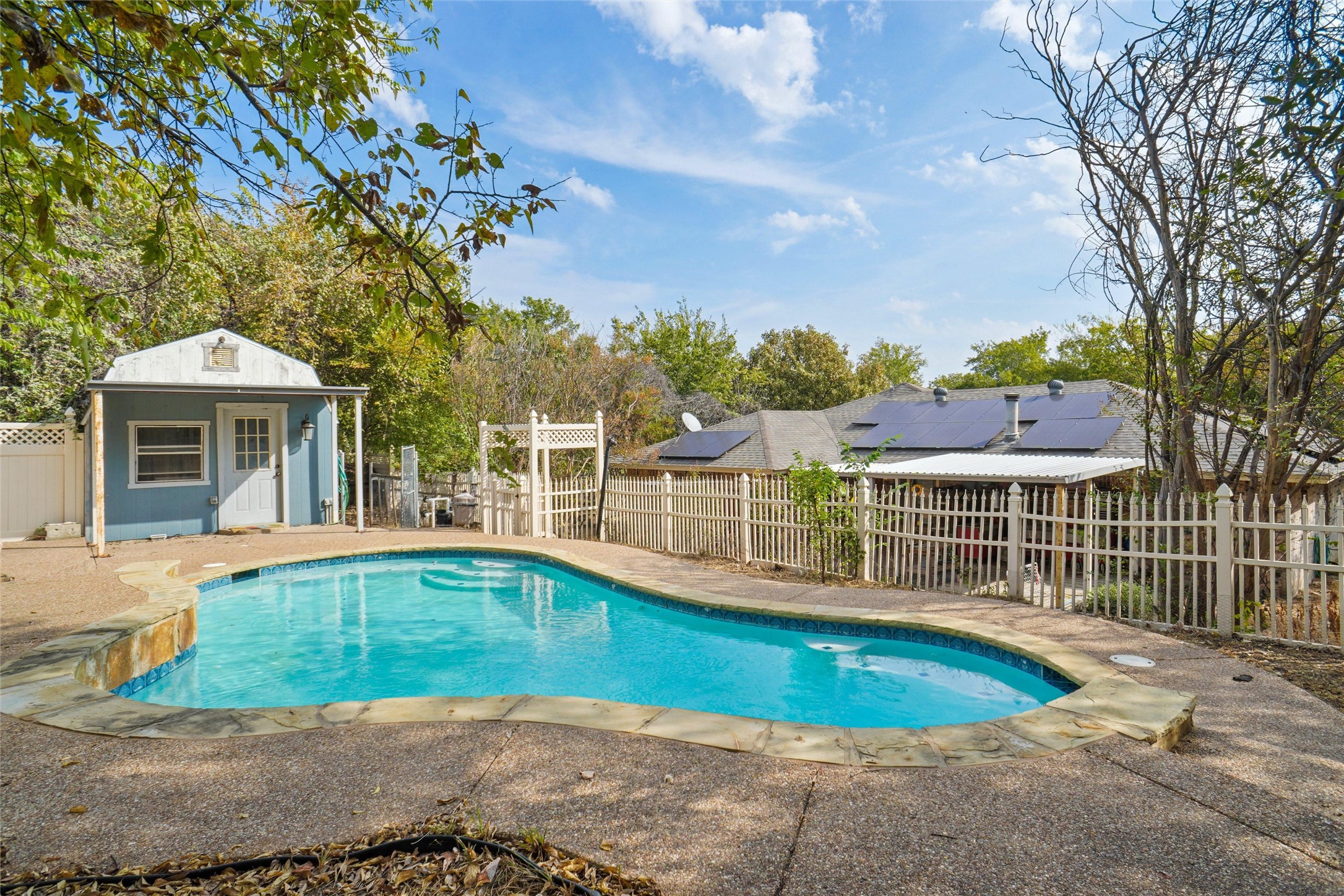 Property photo 01 of 1312 Robyn Road, Azle, TX 76020 | MLS #21087788