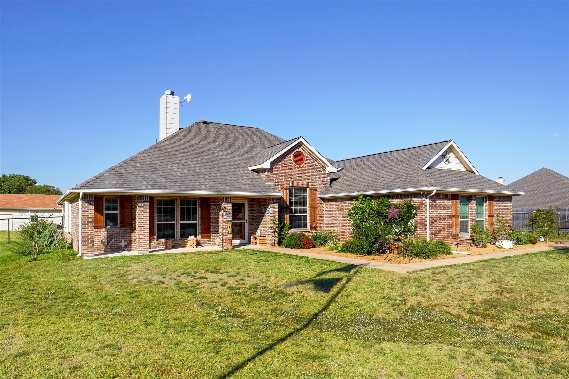 Property photo 02 of 137 Brady Coleman Lane, Springtown, TX 76082 | MLS #21091950