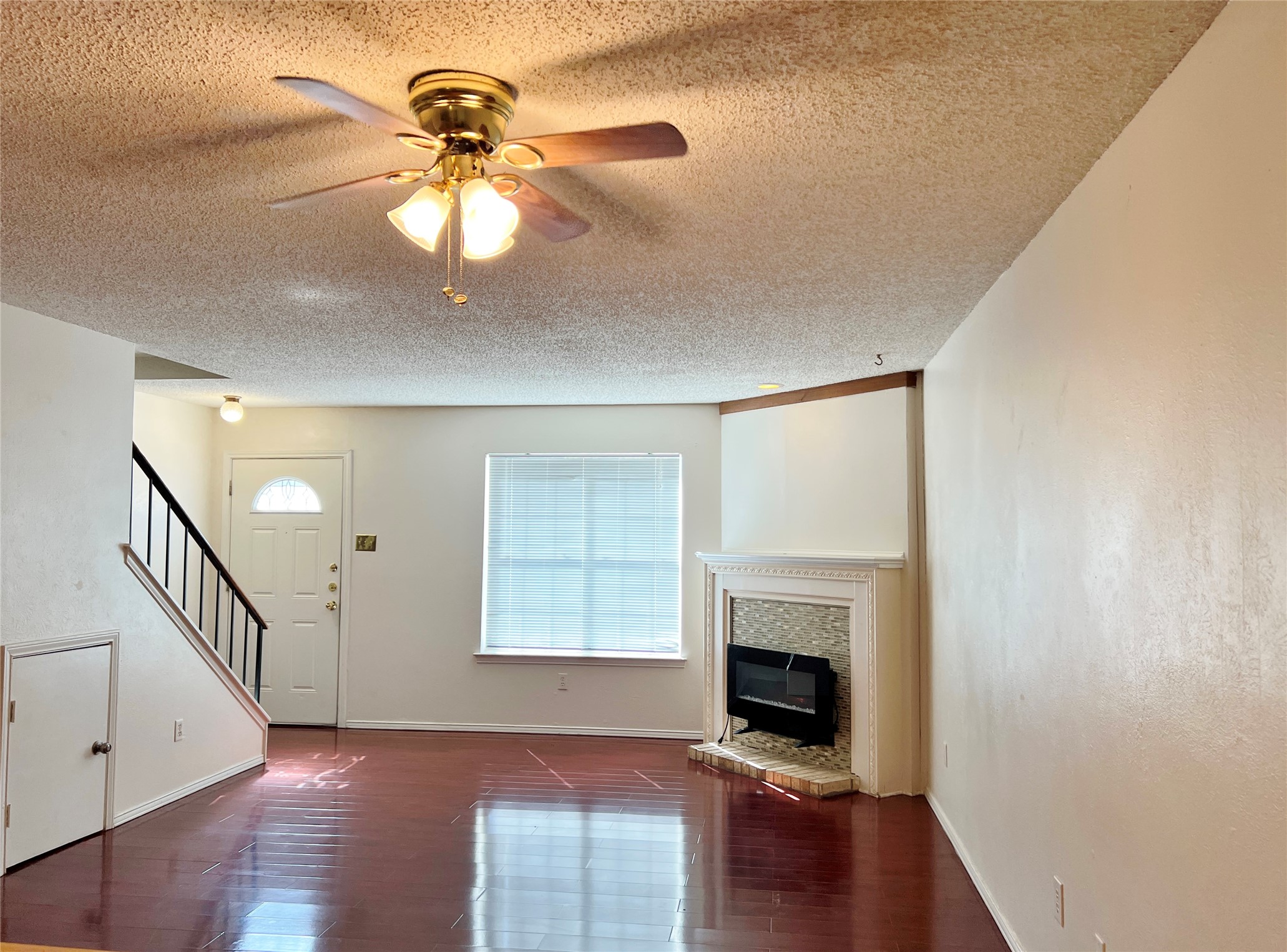 Property photo 02 of 115 Austin Stone Drive, Duncanville, TX 75137 | MLS #21092233