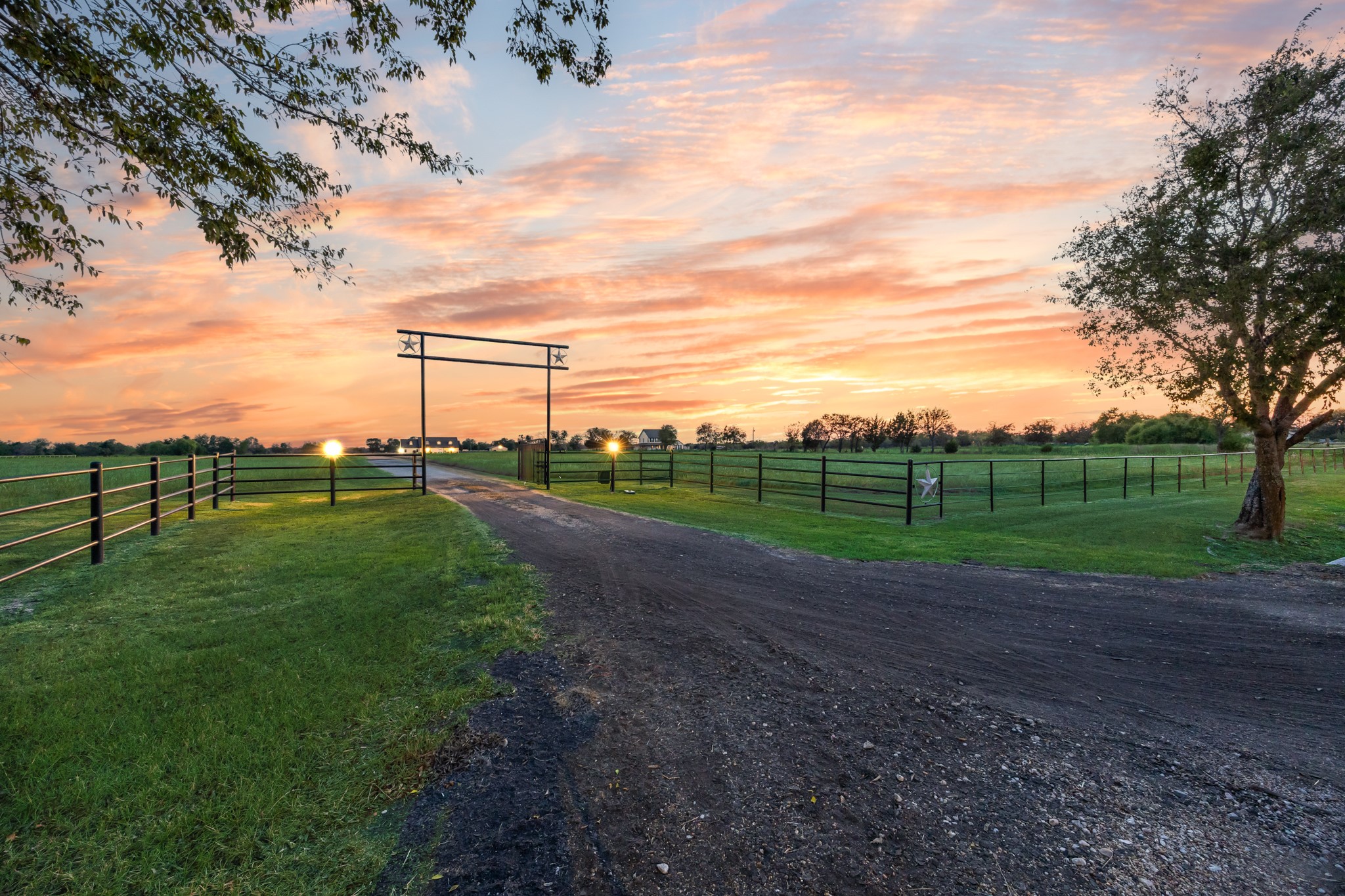 Property photo 01 of 6880 County Road 4042, Kemp, TX 75143 | MLS #21096301