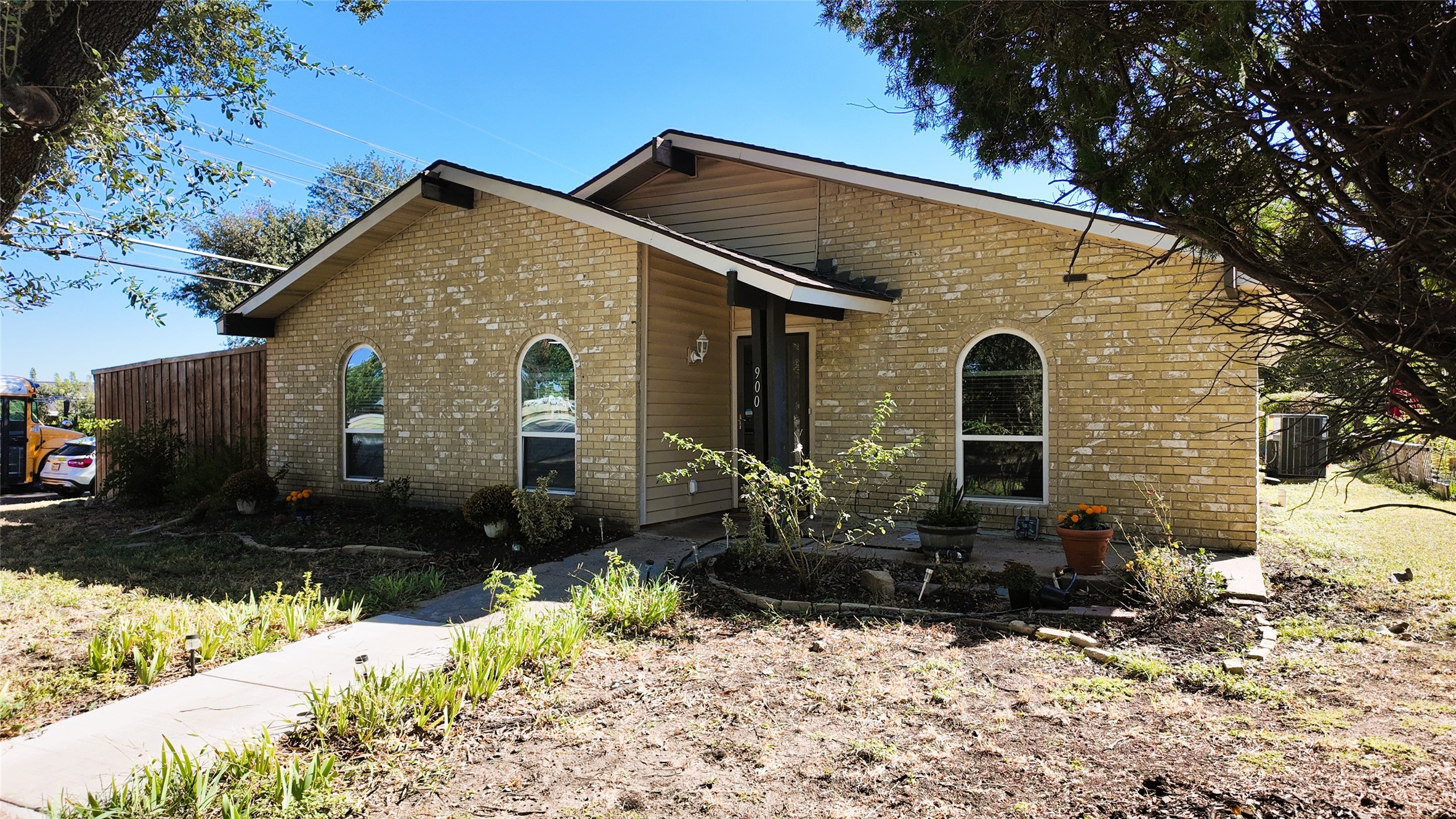 Property photo 01 of 900 Overdowns Drive, Plano, TX 75023 | MLS #21096520