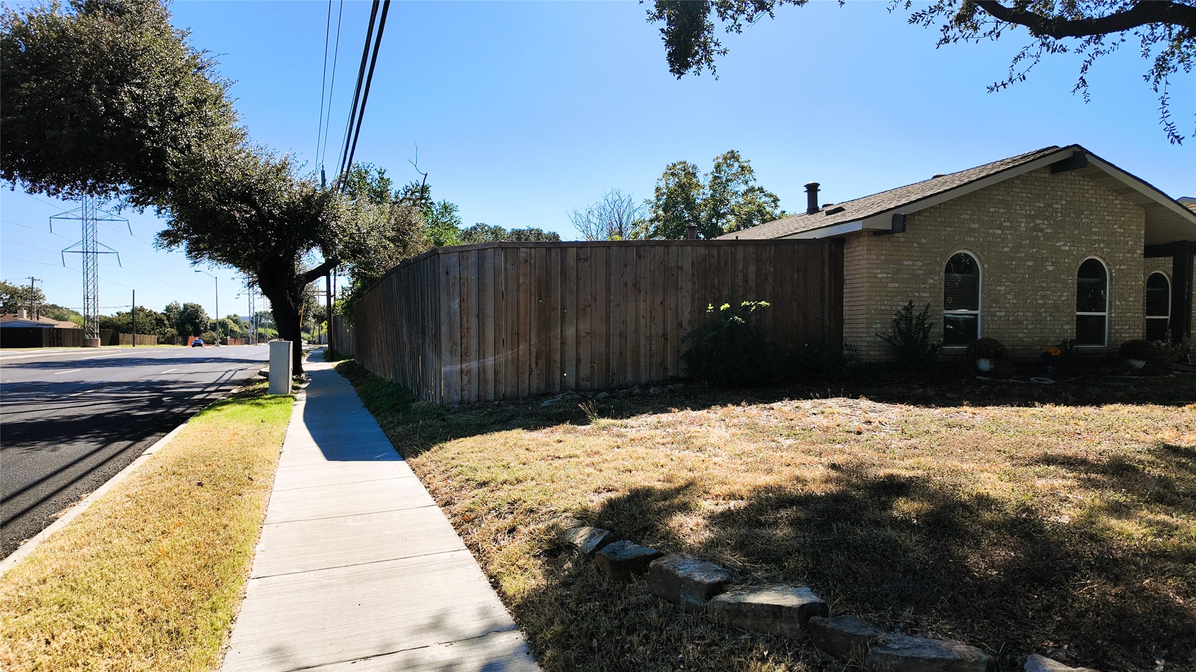 Property photo 04 of 900 Overdowns Drive, Plano, TX 75023 | MLS #21096520