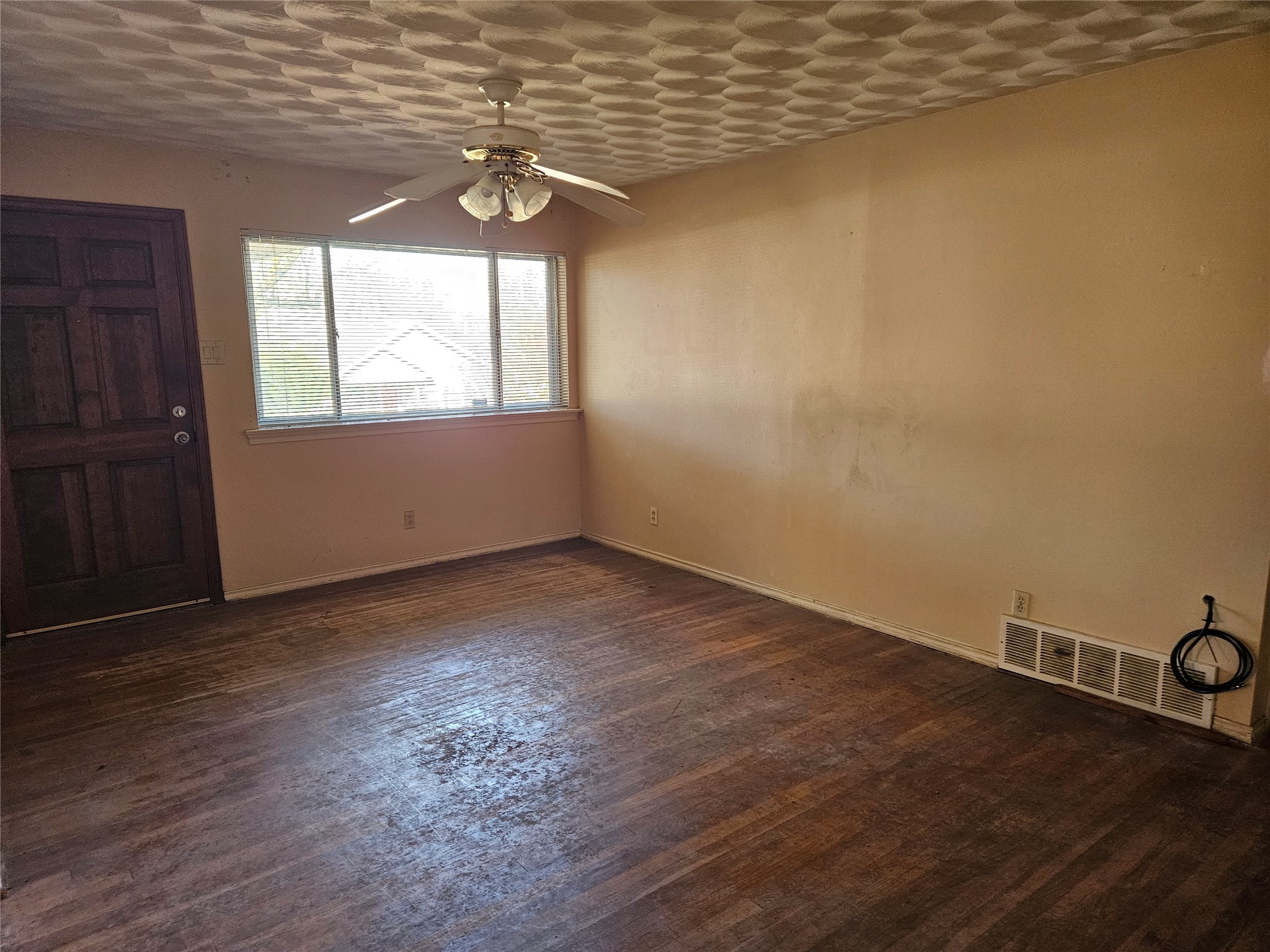Property photo 04 of 1708 Walmsley Avenue, Dallas, TX 75208 | MLS #21099345